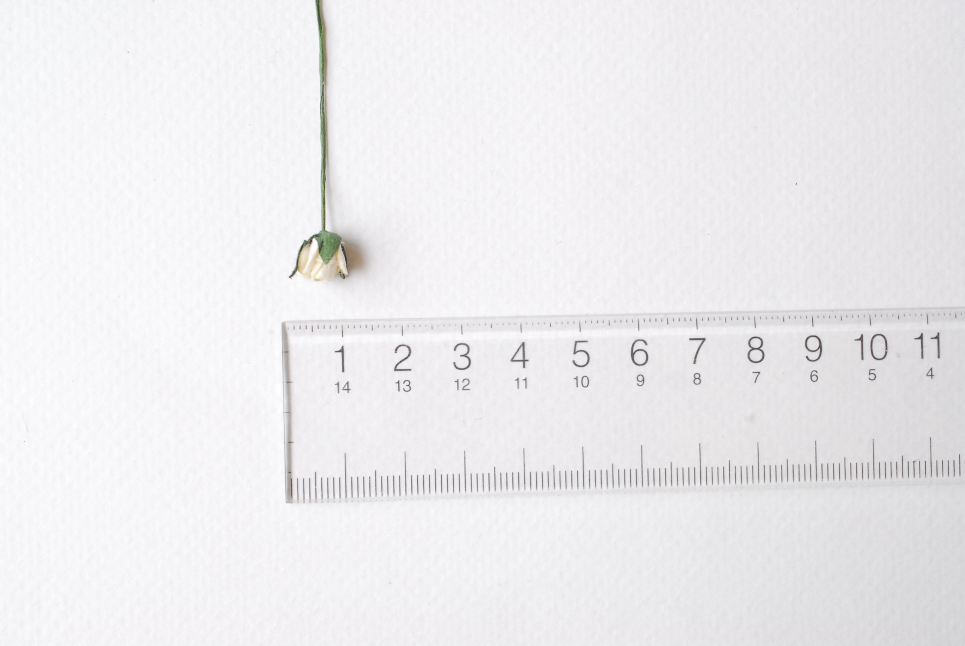 ดอกไม้กระดาษสา ดอกไม้กระดาษสา จตุจักร งานประดิษฐ์ ดอกไม้ทำข้อมือเพื่อนเจ้าสาว แต่งงาน, ดอกกุหลาบตูม 50 ดอก สีครีมอ่อน ขนาด 0.8x0.8 cm. paper flowers, budding roses flower 0.8 x 0.8 cm. 50 pieces. ivory color