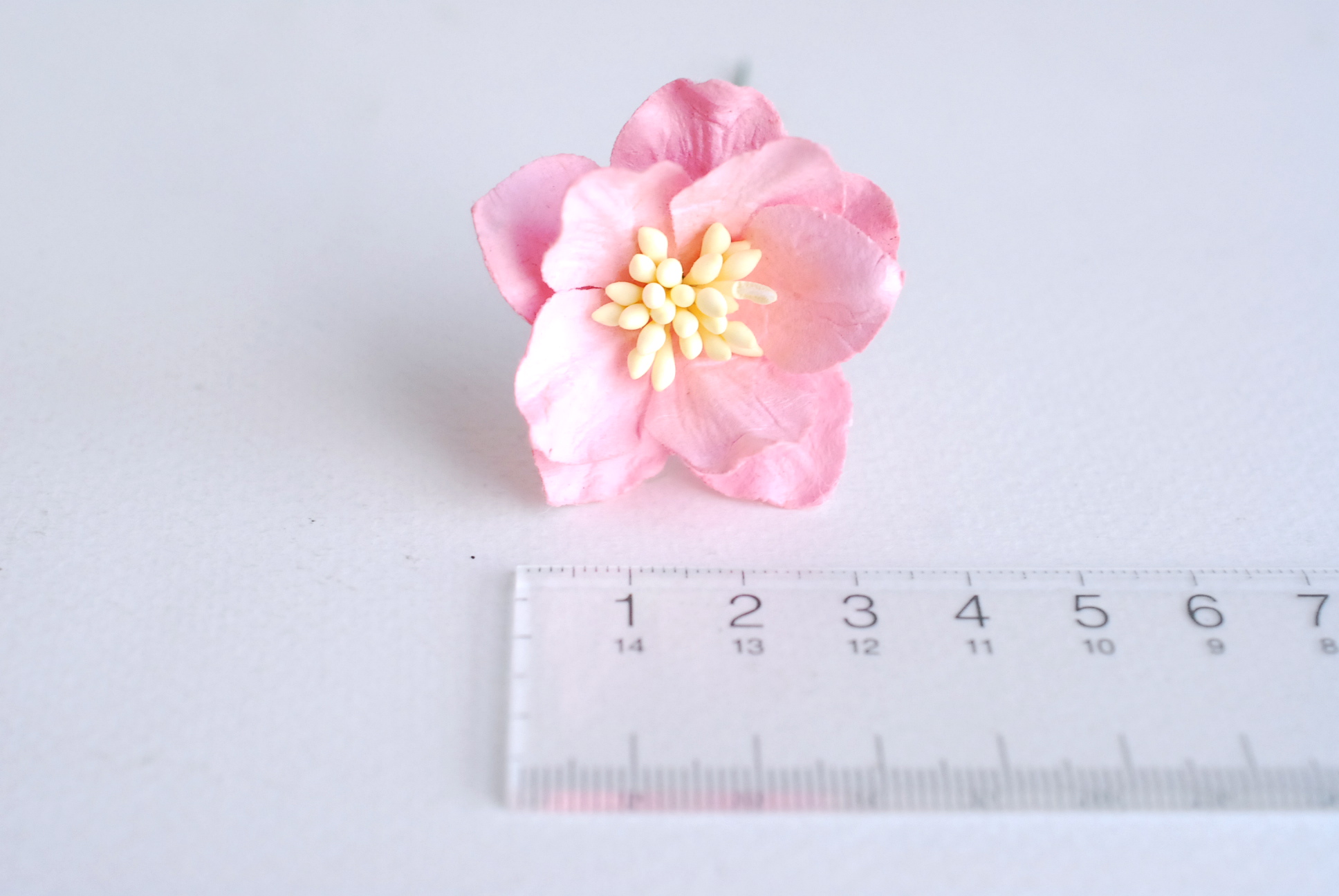 ดอกไม้กระดาษสา ดอกโลตัสอินโดนิเซียกระดาษ ดอกไม้กระดาษสาราคาส่ง ดอกไม้กระดาษสำหรับตกแต่งของชำร่วย งานแต่งงาน ทำช่อดอกไม้ติดอกเจ้าบ่าว ข้อมือดอกไม้เจ้าสาว ขนาด3.5 cm. 25 ดอก สีชมพู Paper flowers supplies: DIY wedding tools Big Cherry blossom (Lotus Indonisi