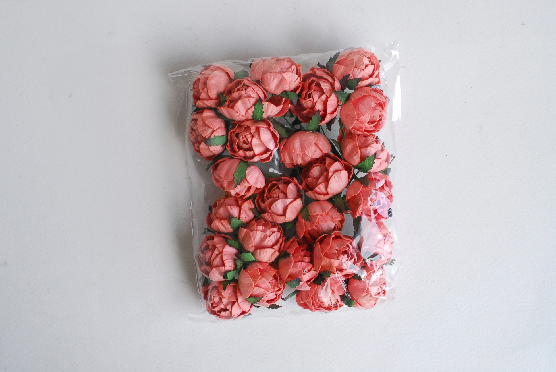 ดอกกุหลาบกระดาษสา peony ดอกไม้กระดาษสาราคาส่ง, ดอกไม้กระดาษ,ดอกไม้ประดิษฐ์ สำหรับตกแต่งของชำร่วย งานแต่งงาน ดอกกุหลาบกลม peony ขนาด 3.5 cm. จำนวน 25 ดอก, สีชมพูหวาน coral Paper Flowers, Peony flowers supplies size 3.5cm./ 25 pieces, handmade flowers. cora
