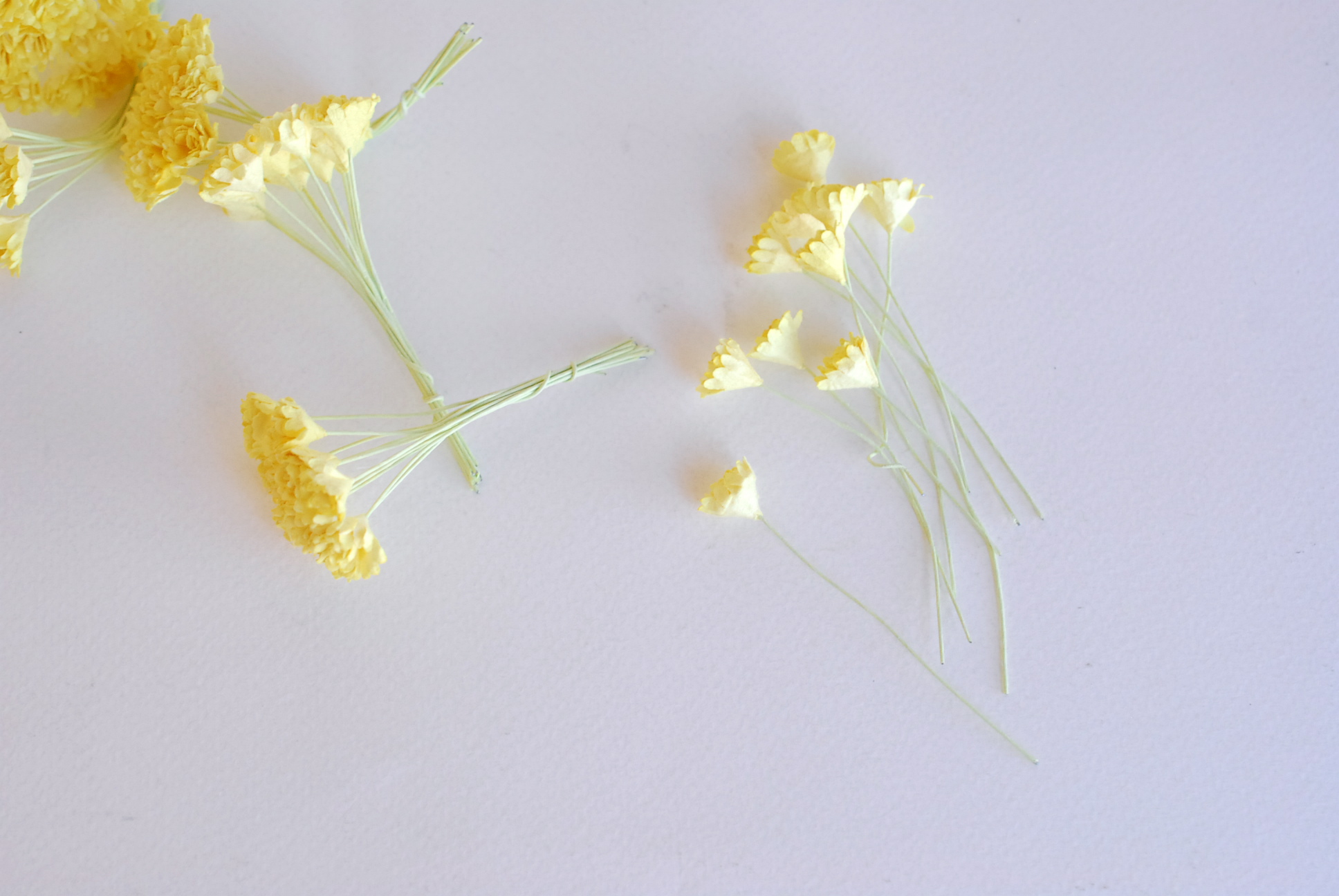 ดอกไม้ประดิษฐ์, ดอกไม้กระดาษสา, ดอก gypsophila, ดอกยิปโซ งานประดิษฐ์ตกแต่งของชำร่วย, ดอกไม้ทำพานพุ่ม, พานรับไหว้, ขนาด 1 cm. สีเหลือง