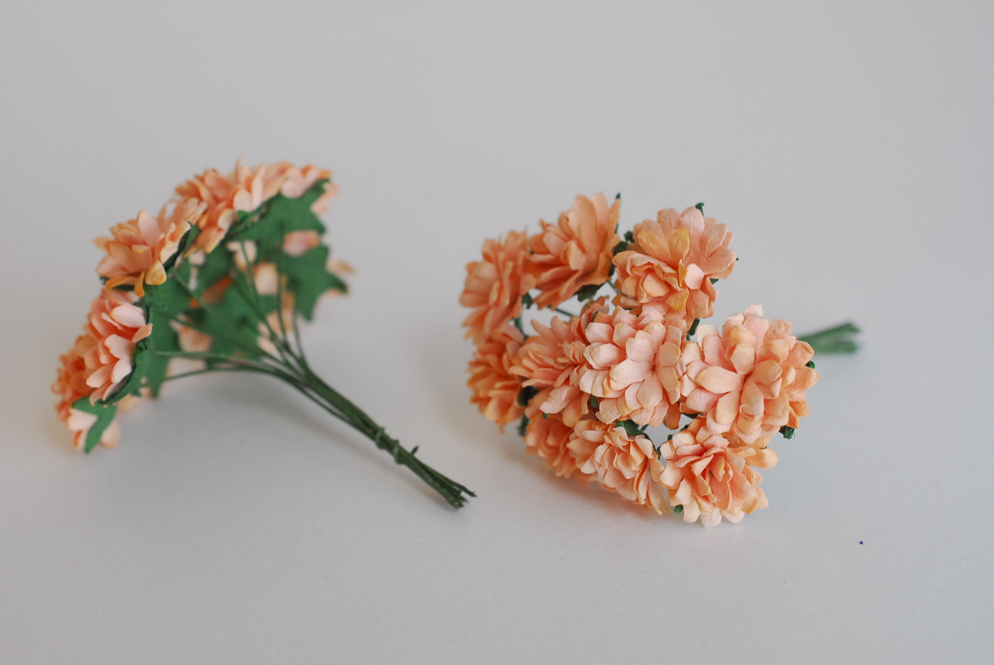 ดอกไม้ประดิษฐ์, ดอกไม้กระดาษสา, ดอก gypsophila, ดอกยิปโซ งานประดิษฐ์ตกแต่งของชำร่วย, ดอกไม้ทำพานพุ่ม,พานพวงมาลัย, พานรับไหว้, ขนาด 1.5 cm. สีพีช