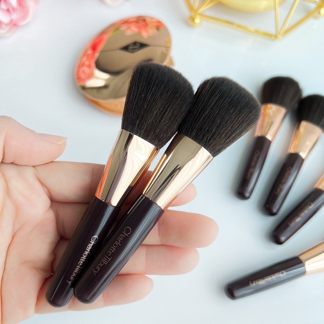 แปรงแต่งหน้า Charlotte Tilbury Magical Mini Powder Brush