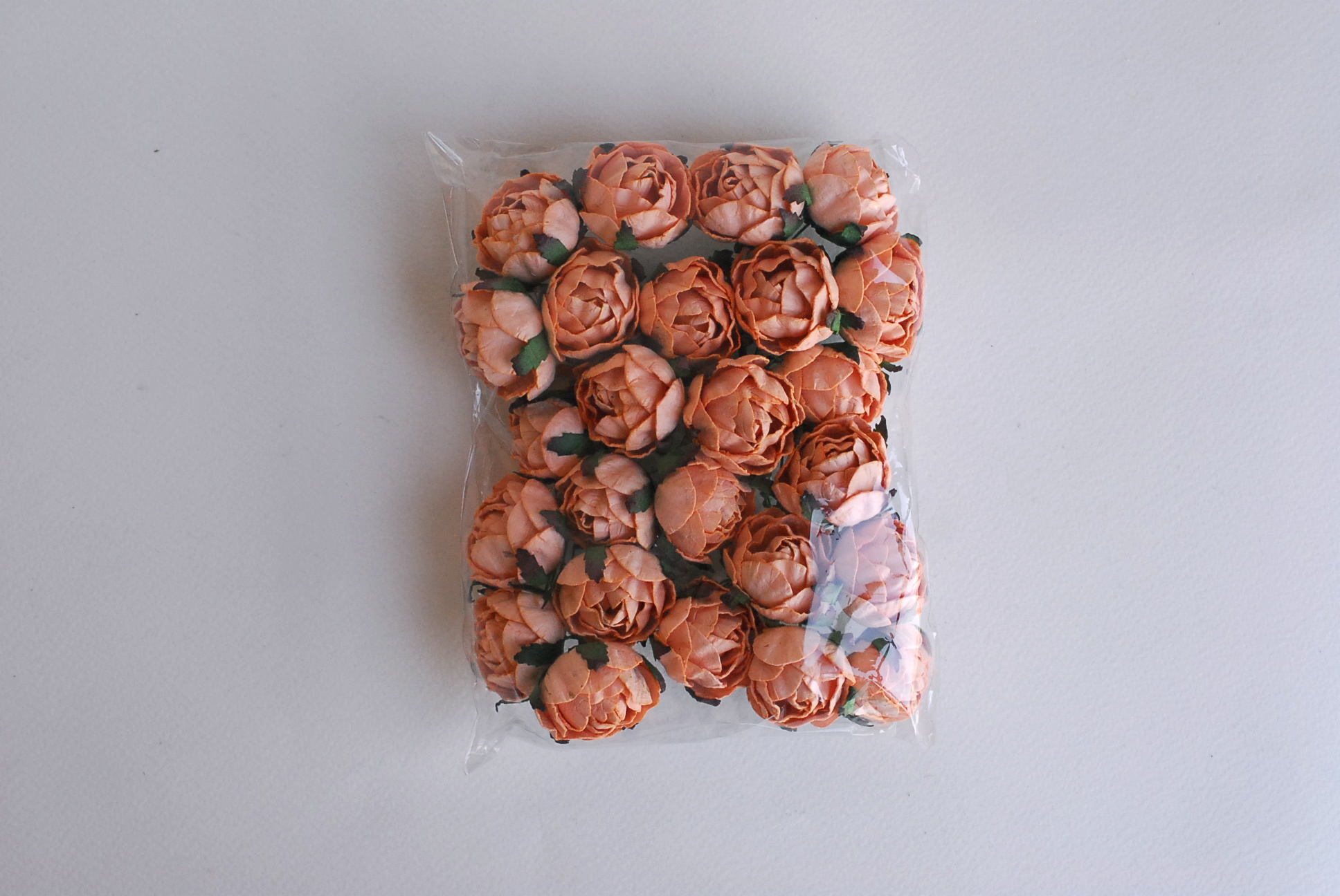 ดอกกุหลาบกระดาษสา peony ดอกไม้กระดาษสาราคาส่ง, ดอกไม้กระดาษ,ดอกไม้ประดิษฐ์ สำหรับตกแต่งของชำร่วย งานแต่งงาน ดอกกุหลาบกลม peony ขนาด 3.5 cm. จำนวน 25 ดอก, สีส้มพีช Paper Flowers, Peony flowers supplies size 3.5cm./ 25 pieces, handmade flowers. peach orange
