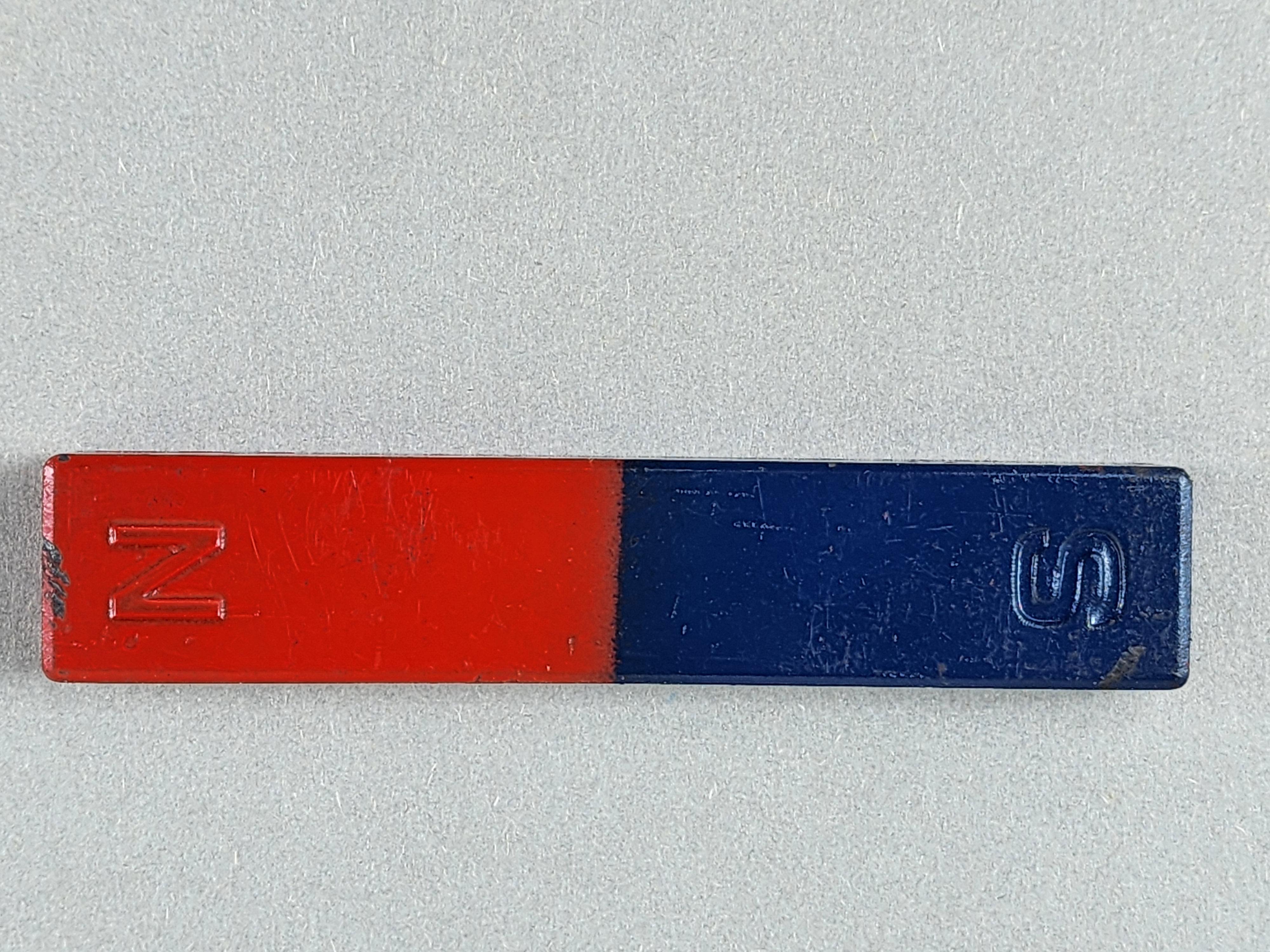 แท่งแม่เหล็ก 1 แท่ง