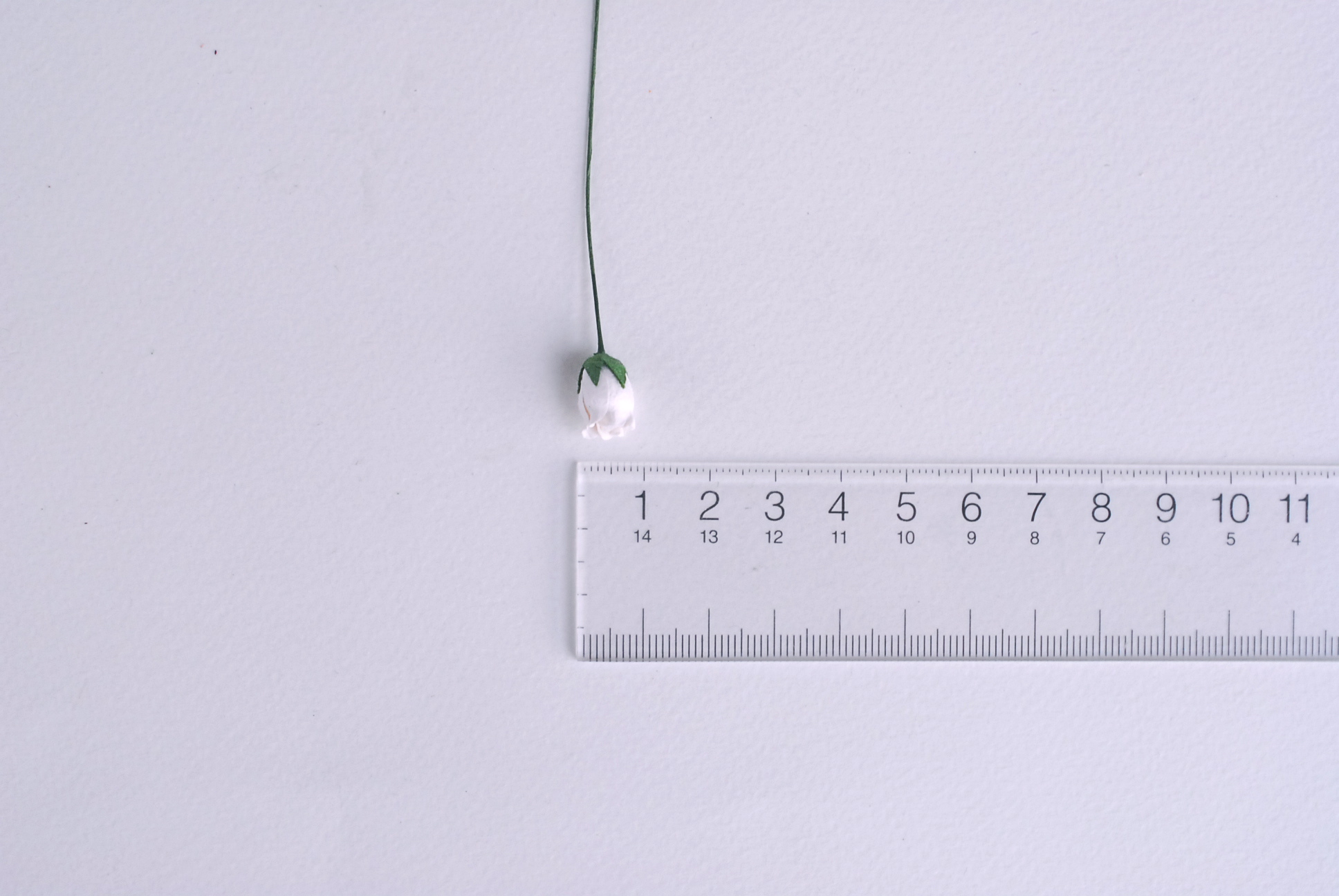 ดอกไม้กระดาษสา ดอกไม้กระดาษสา จตุจักร งานประดิษฐ์ ดอกไม้ทำข้อมือเพื่อนเจ้าสาว แต่งงาน, ดอกกุหลาบตูม 0.8x1 cm. 25 ดอก สีขาว paper flowers, budding roses flower 0.8x1 cm. 25 pieces white color.