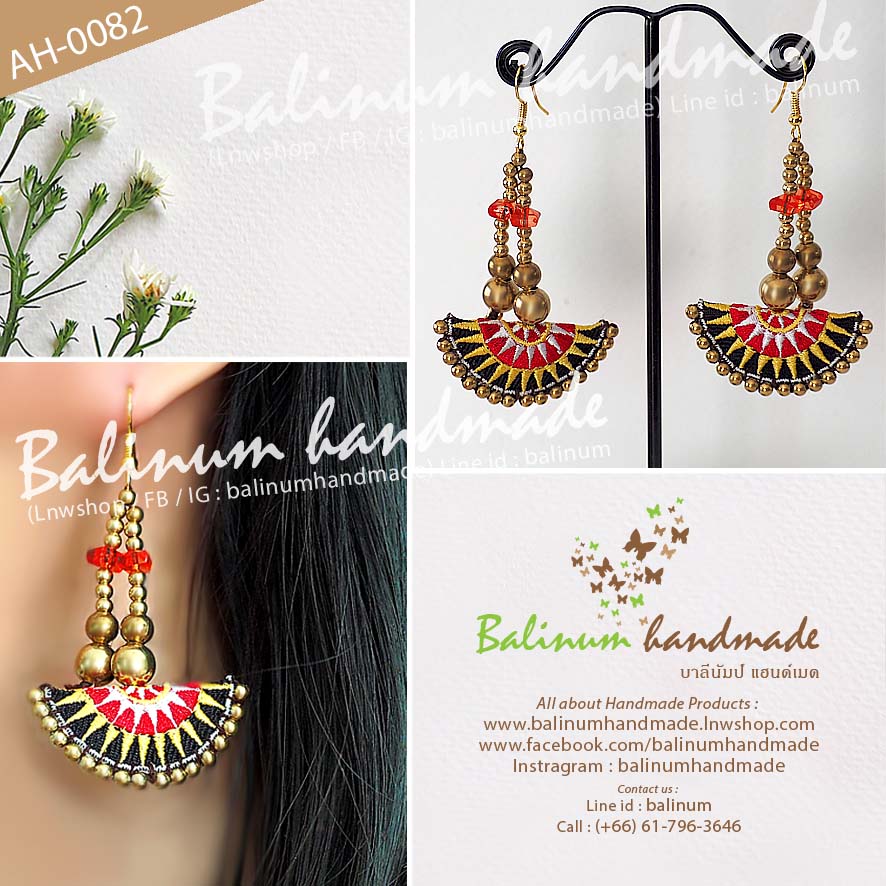 Hmong Hill Tribal Tassel Dangle Bohemian Handmade Earrings ต่างหูแฮนด์เมด สไตล์โบฮีเมียน งานปักมือ ชาวเขาม้ง ประดับกระพรวนและลูกปัดทองเหลือง ลูกปัดเรซิ่น งานดี สวยงาม ทนทาน เพราะเป็นงานเย็บมือ ดูเก๋และมีสไตล์มากค่ะ ทอง (Gold)