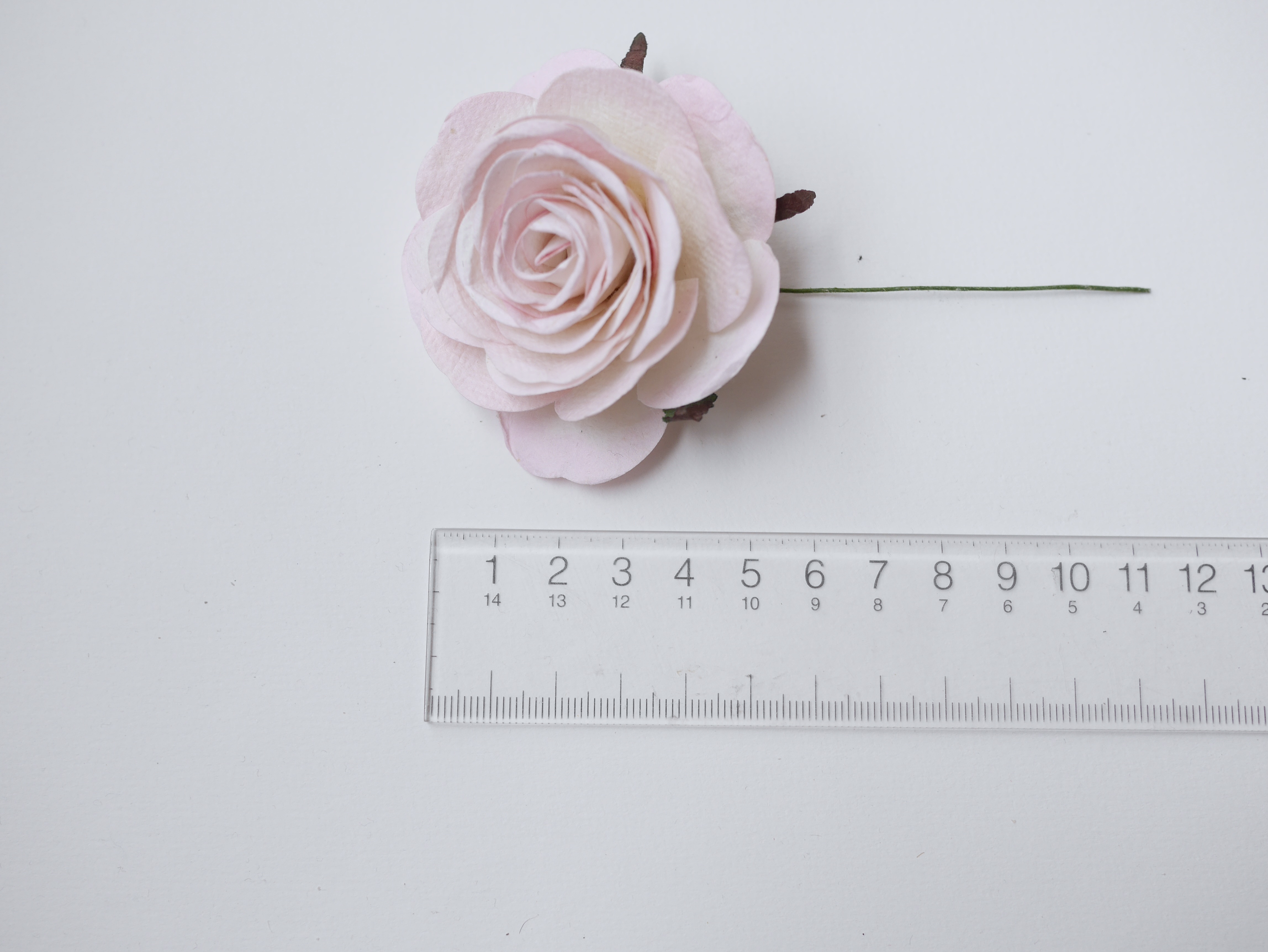 ดอกไม้กระดาษสา ดอกไม้กุหลาบกระดาษ ดอกกุหลาบกระดาษ ขนาด 6.5 cm.,จำนวน 3 ดอก, สำหรับของชำร่วย, งานแต่งงาน, สีชมพูอ่อนปัดขาว Paper flower, 3 Pieces mulberry rose, 6.5 cm. soft pink brush white color สำเนา