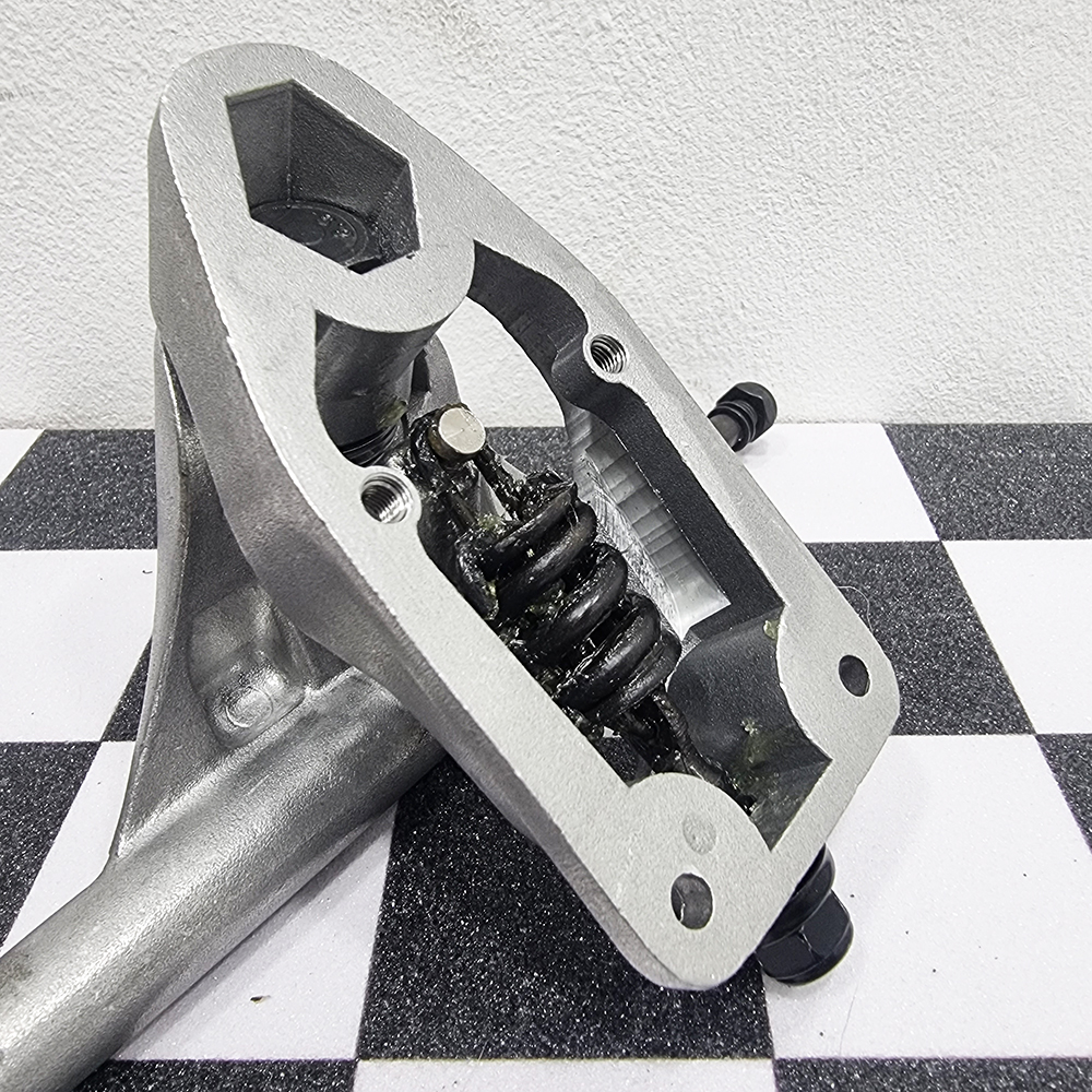 [0306] Surf truck(สปริงสั้น) โมแล้ว เลี้ยวได้สุด ตีเกลียวรูน็อต กว้าง 6.25 นิ้ว สูง 2.5นิ้ว คุ้มค่าฟุดๆ