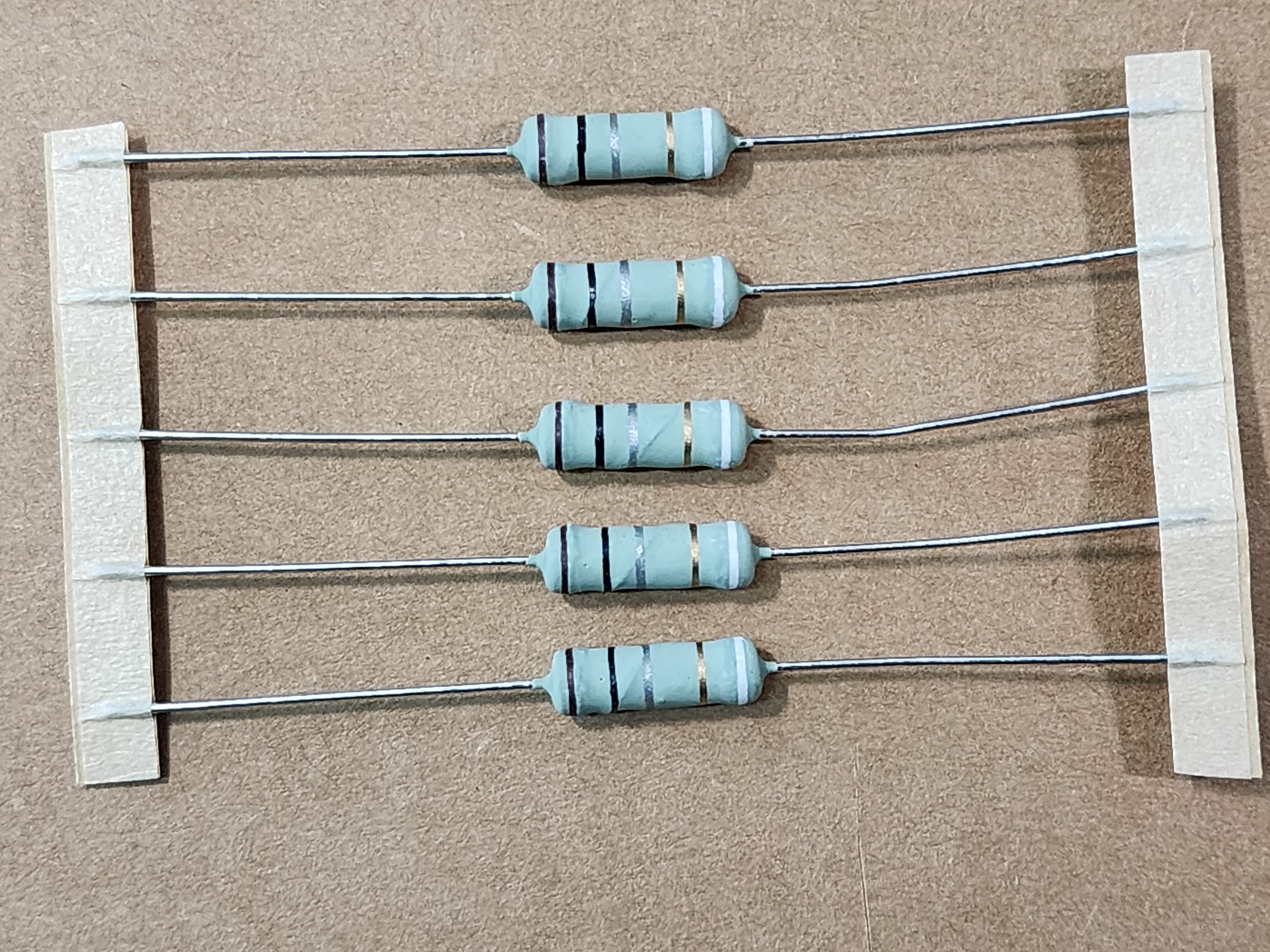 ตัวต้านทาน 0.1 Ohm สีอะไรบ้าง ตามรูปอ่านค่าได้กี่โอห์ม