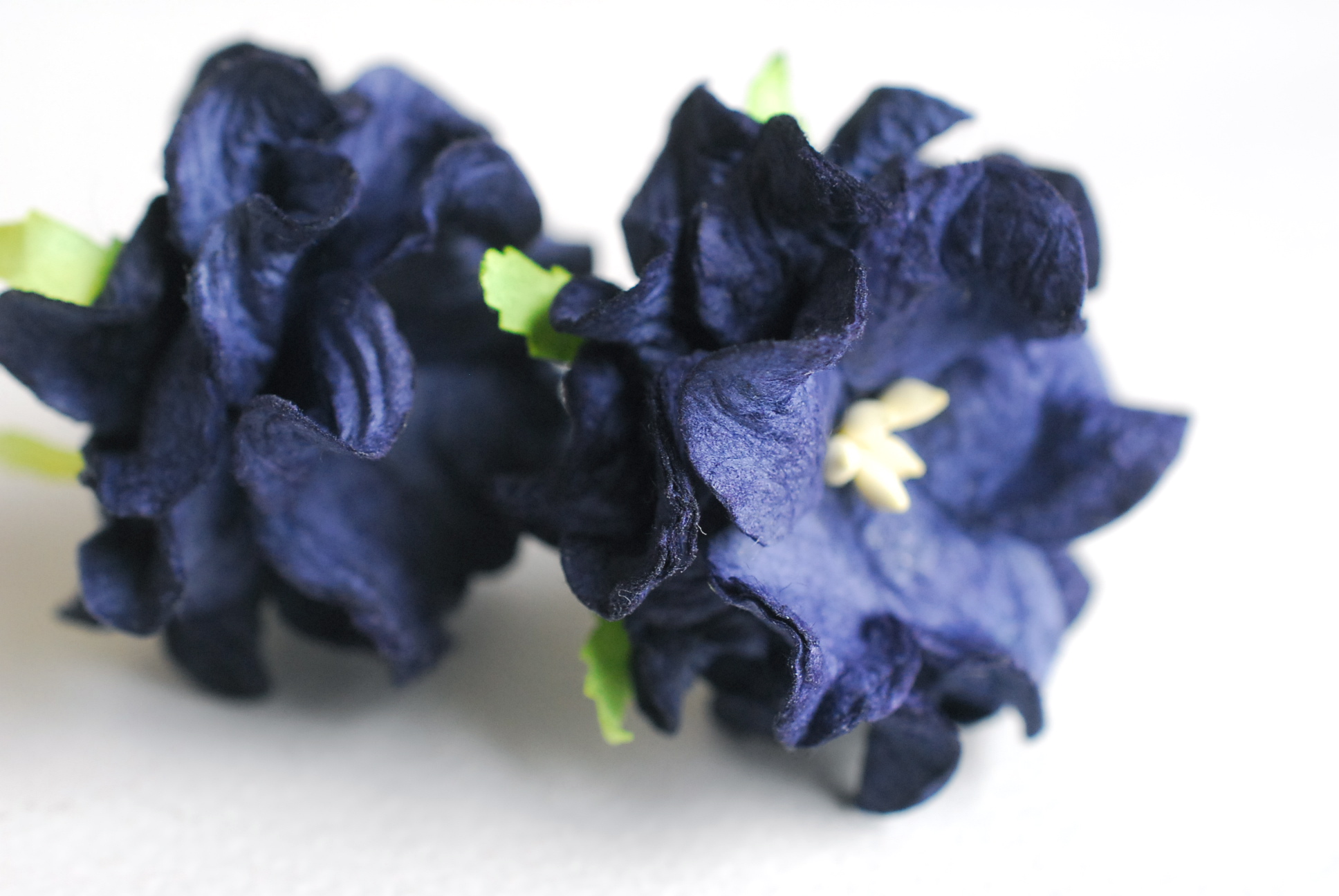 ดอกไม้กระดาษสา ราคาส่ง, ดอกการเดนเนียกระดาษสา ดอกไม้ประดิษฐ์ ตกแต่งงานแต่งงาน ประดิษฐ์ข้อมือเพื่อนเจ้าสาว ขนา่ด 3.5 cm., สำหรับของชำร่วย, งานแต่งงาน, ดอกไม้ทำข้อมือเจ้าสาว สีน้ำเงินกรมท่า จำนวน 25 ดอก Paper flower,25 Pieces mulberry gardenia flowers suppl