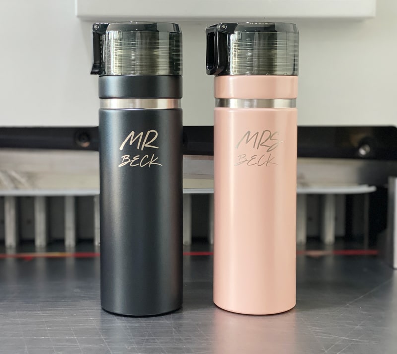 สลักชื่อ สลักข้อความ สลักรูป เลเซอร์ชื่อ เลเซอร์ข้อความ เลเซอร์รูป บนกระบอกน้ำ