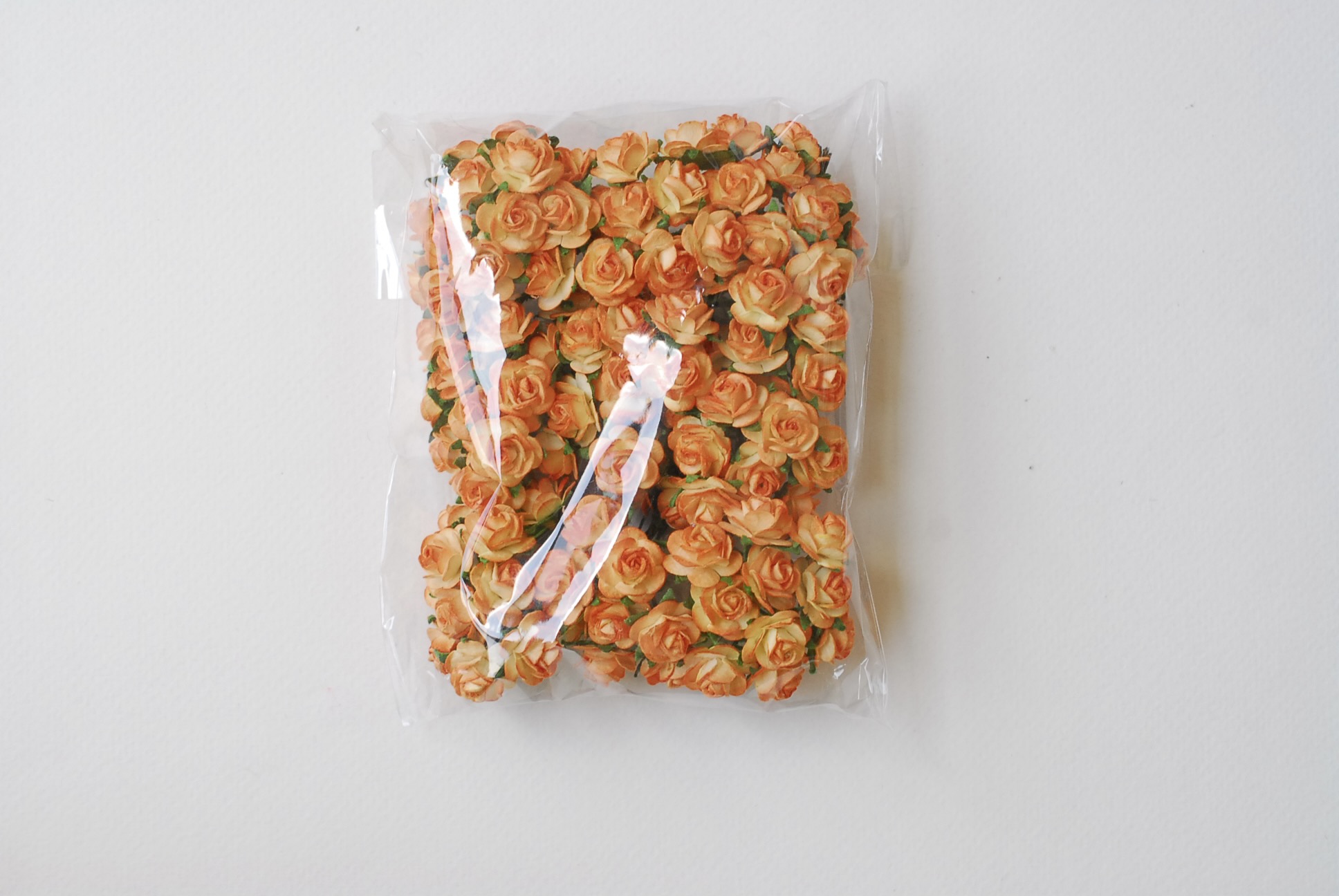 ดอกไม้กระดาษสา ราคาส่ง, งานประดิษฐ์, ของชำร่วย, งานแต่งงาน, ข้อมือเจ้าสาว สีส้มปัด ขนาด 1.5 cm. จำนวน 100 ดอก paper flowers, DIY paper flowers supplies, mini roses paper size2 cm. 50 pieces.