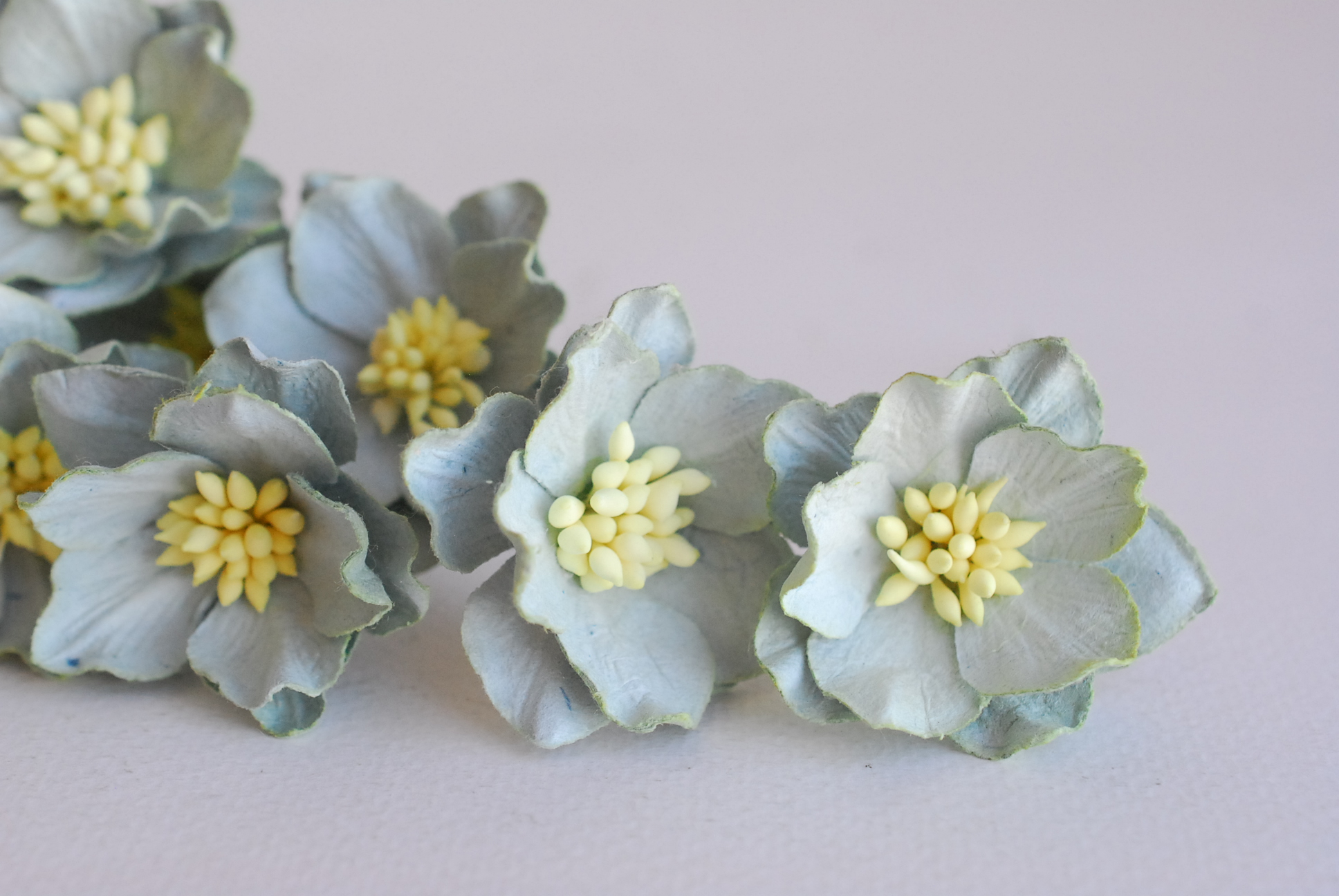 ดอกไม้กระดาษสา ดอกโลตัสอินโดนิเซียกระดาษ ดอกไม้กระดาษสาราคาส่ง ดอกไม้กระดาษสำหรับตกแต่งของชำร่วย งานแต่งงาน ทำช่อดอกไม้ติดอกเจ้าบ่าว ข้อมือดอกไม้เจ้าสาว ขนาด3.5 cm. 25 ดอก สีเขียวตุ่น Paper flowers supplies: DIY wedding tools Big Cherry blossom (Lotus Ind