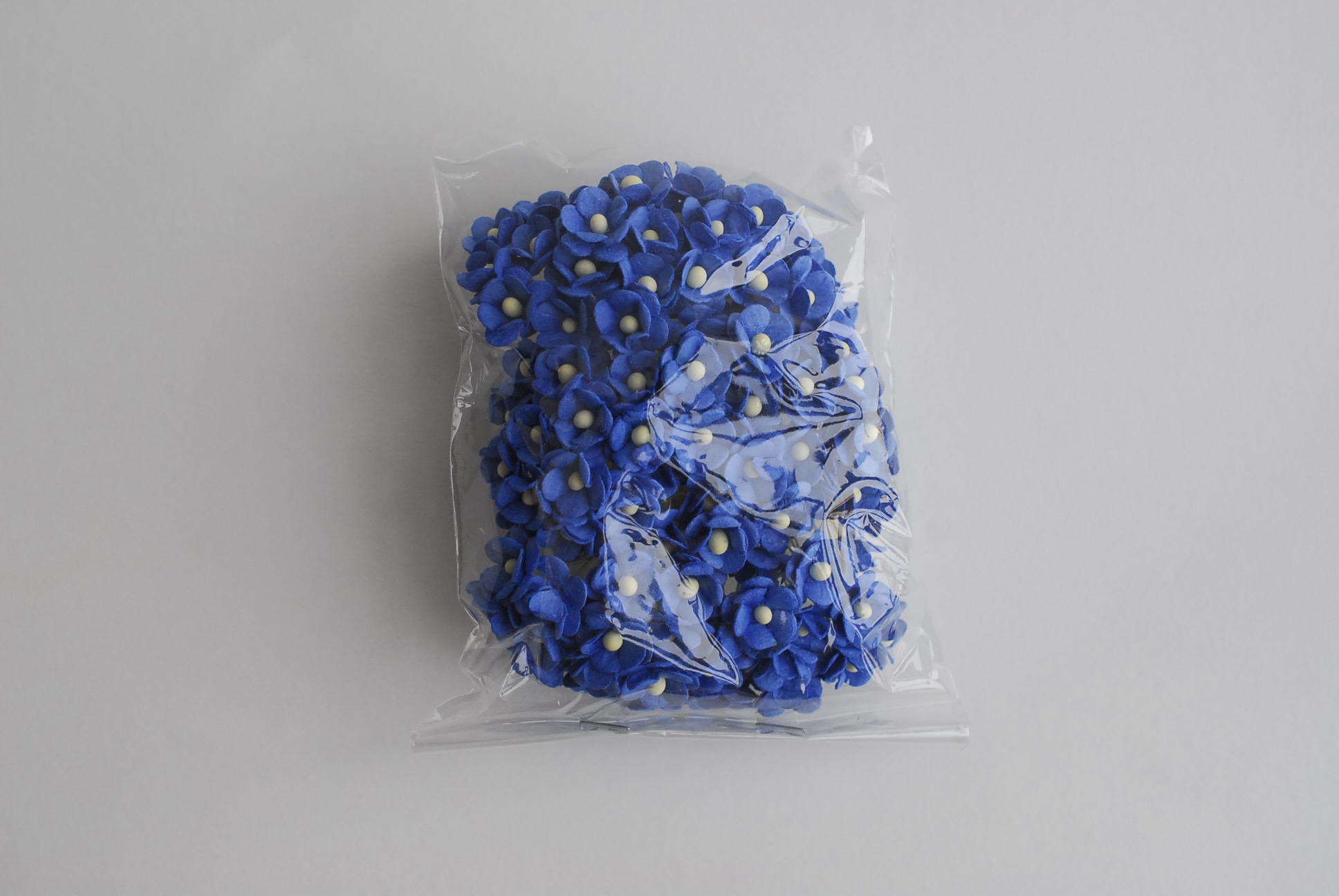 ดอกไม้กระดาษสา ราคาส่ง, ดอกไฮเดรนเยียกระดาษสา ดอกไม้ประดิษฐ์ ตกแต่งงานแต่งงาน ประดิษฐ์ข้อมือ เพื่อนเจ้าสาว ขนาด 1.5 cm., สำหรับของชำร่วย, งานแต่งงาน, ดอกไม้ทำข้อมือเจ้าสาว สีน้ำเงินroyal จำนวน 100 ดอก Paper flower,100 Pieces mulberry hydenyia, royal blue