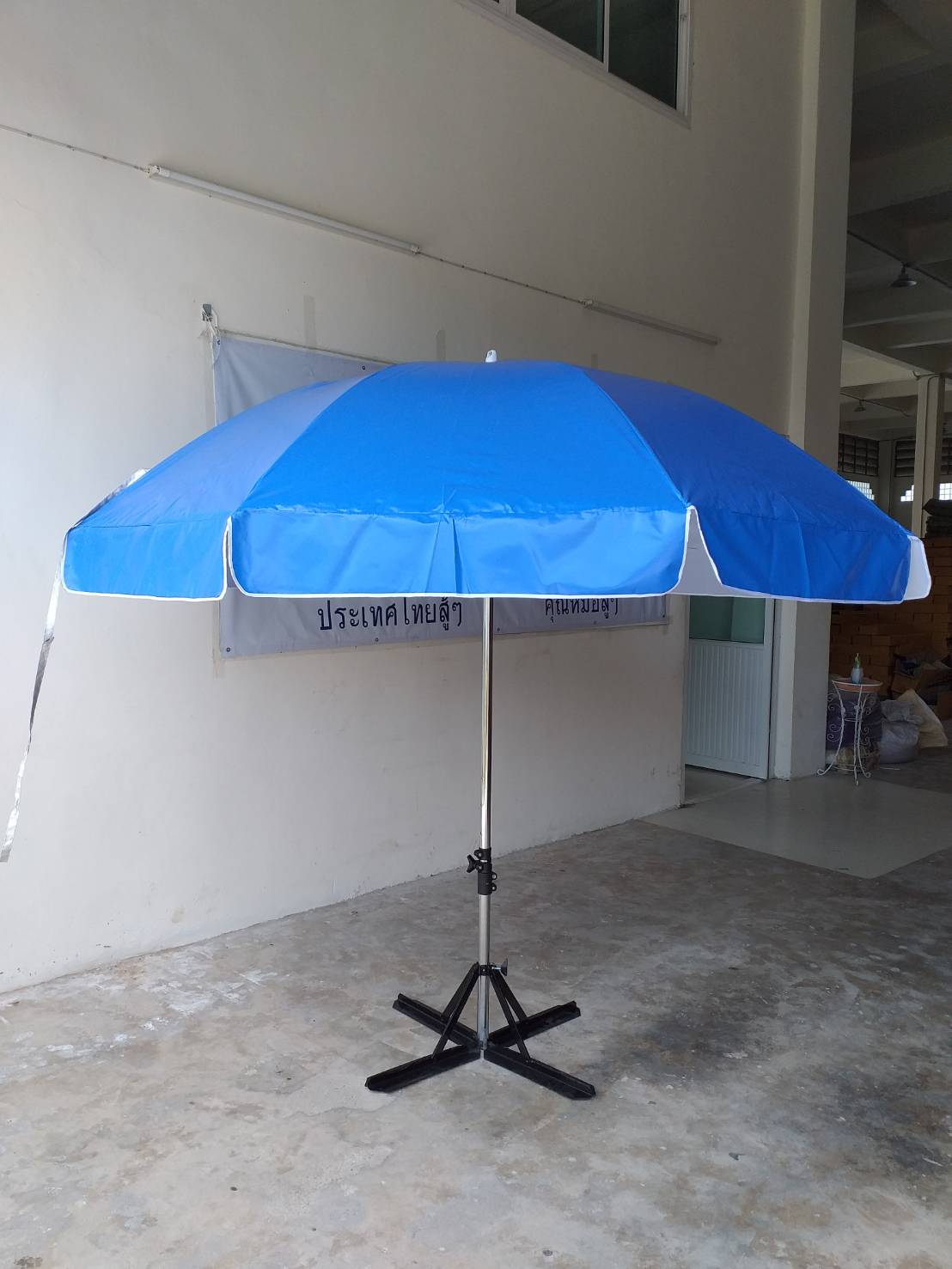 ร่มสนาม 50 นิ้ว สีน้ำเงิน ผ้าใบคลูนิล่อนหน้าเดียว โครงชุบโครเมี่ยม แข็งแรง ผลิตในไทย ชิ้น 50 สีน้ำเงิน 2021-06-07 16:11:52 2021-07-10 13:34:03