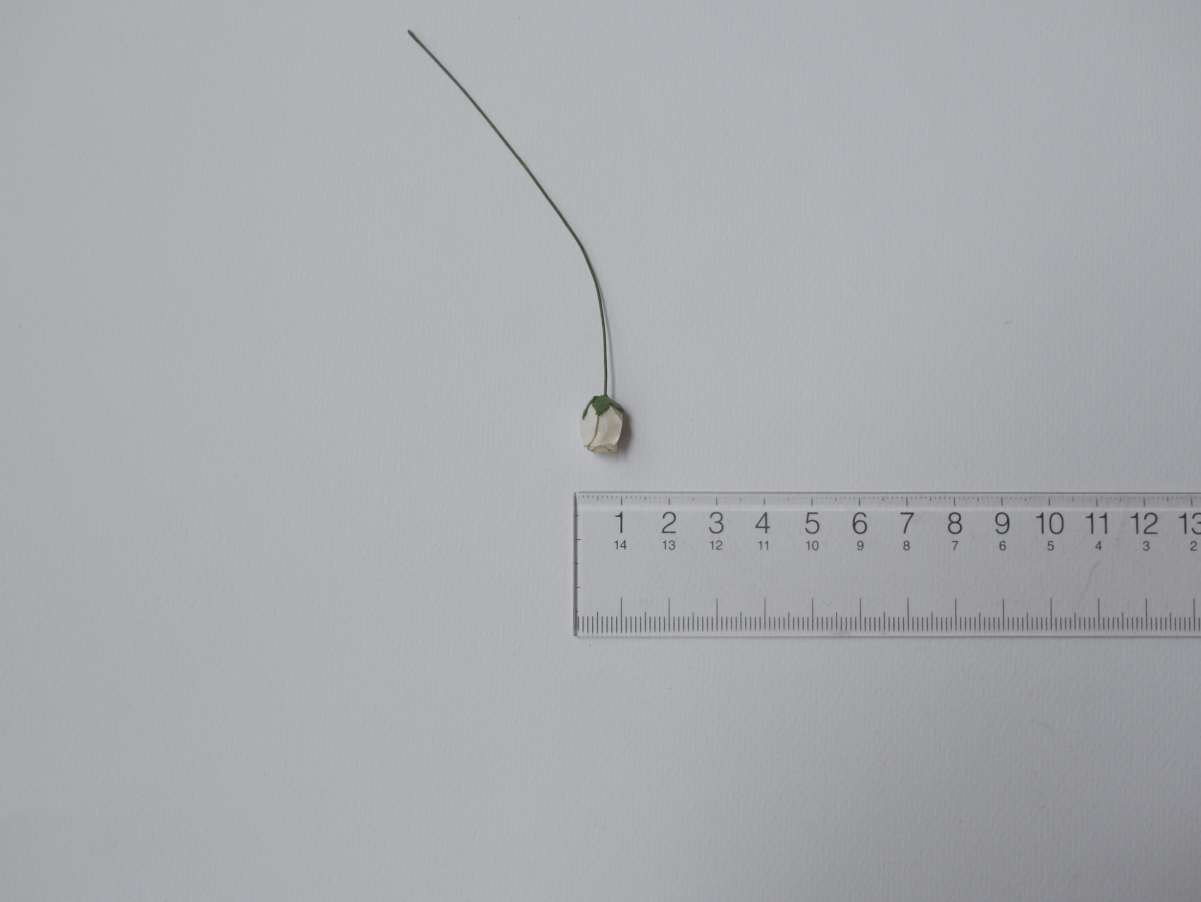 ดอกไม้กระดาษสา ดอกไม้กระดาษสา จตุจักร งานประดิษฐ์ ดอกไม้ทำข้อมือเพื่อนเจ้าสาว แต่งงาน, ดอกกุหลาบตูม 0.8x1 cm. 25 ดอก สีงาช้างอ่อน paper flowers, budding roses flower 0.8x1 cm. 25 pieces ivory color.