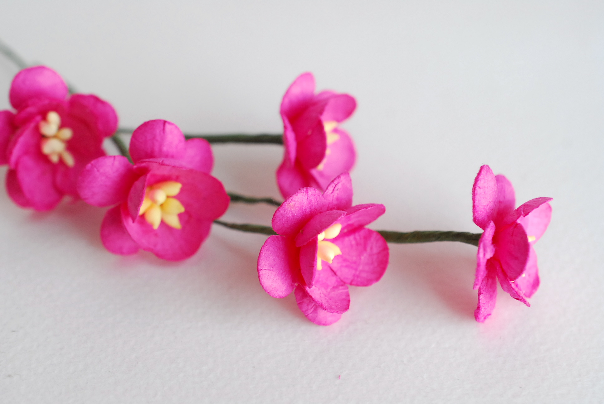 ดอกไม้กระดาษสา ดอกซากุระกระดาษ ดอกไม้กระดาษสาราคาส่ง ดอกไม้กระดาษสำหรับตกแต่งของชำร่วย งานแต่งงาน ทำช่อดอกไม้ติดอกเจ้าบ่าว ข้อมือดอกไม้เจ้าสาว ขนาด2.5 cm. 50 ดอก สีชมพูบานเย็น Paper flowers supplies: DIY wedding tools Cherry blossom (Sakura) 50 pcs. size