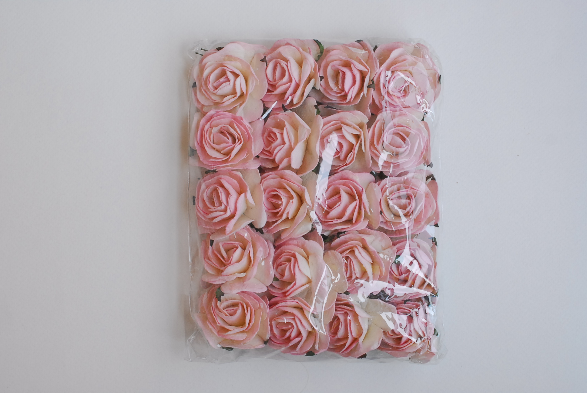 ดอกไม้กระดาษสา,paper flowers ดอกไม้ประดิษฐ์ ดอกไม้กระดาษสำหรับตกแต่ง สำหรับของชำร่วย, งานแต่งงาน, ดอกกุหลาบ PUL4-4 N ขนาด 4.5 cm. สีชมพูอ่อนปัดขาวcode color517