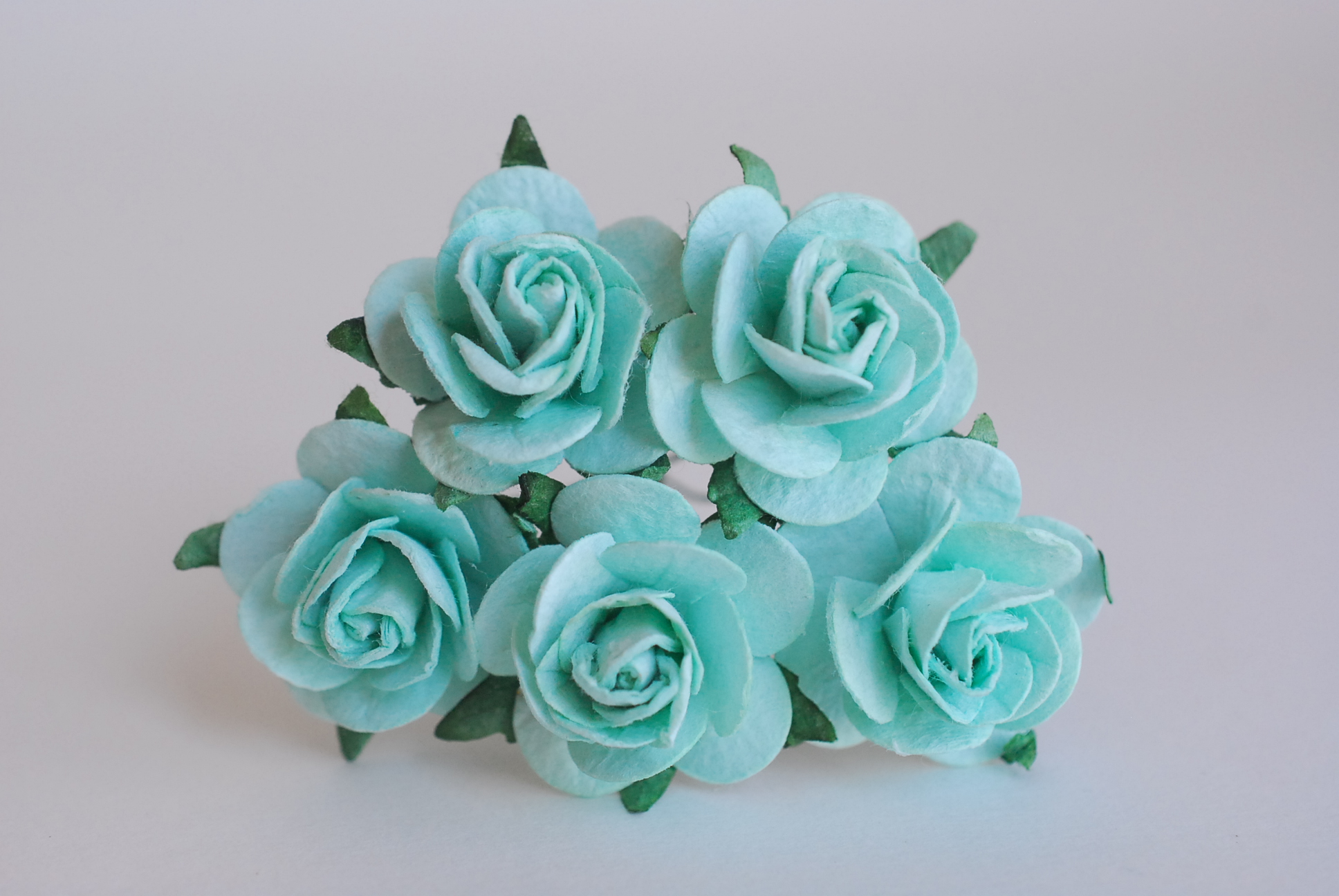 ดอกไม้กระดาษสา ดอกไม้กุหลาบกระดาษ ราคาส่ง, ดอกกุหลาบจิ๋ว ดอกกุหลาบกระดาษสา ดอกไม้ประดิษฐ์ สำหรับตกแต่งของชำร่วย หรืองานแต่งงาน สีมิ้นท์ ขนาด 2.5 cm. จำนวน 50 ดอก สี 166