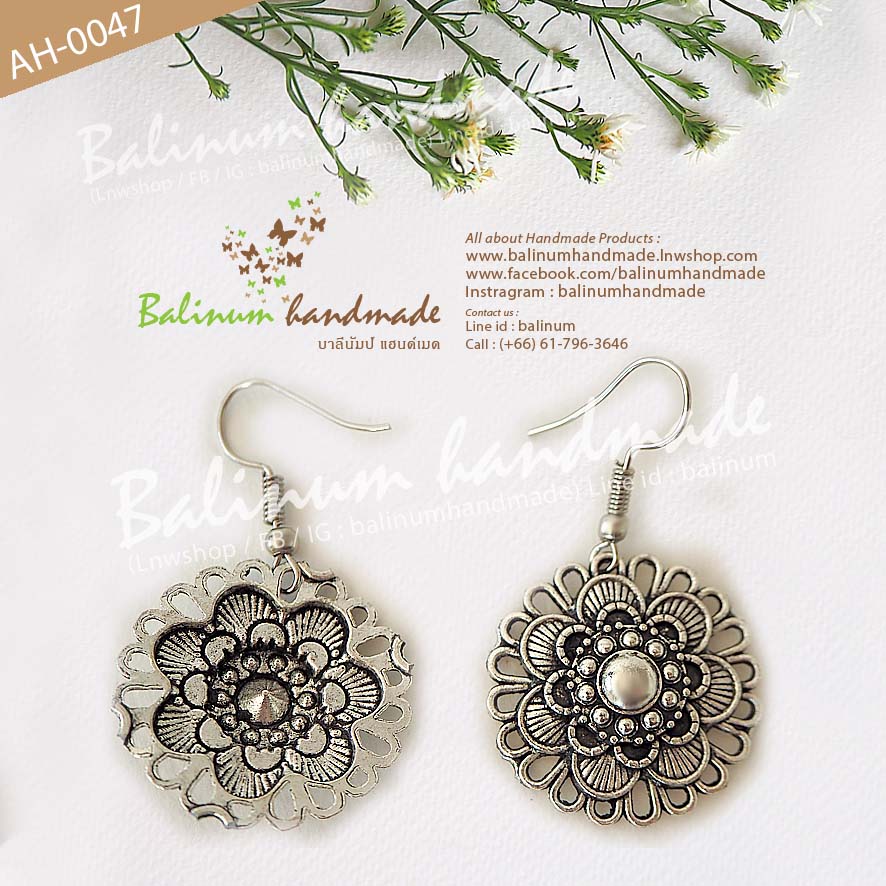 Flower Silver Bohemian Earring in Vintage Style ต่างหูเงิน รูปดอกไม้ สไตล์วินเทจโบฮีเมียน สามารถแมทซ์กับผ้าซิ่น ผ้าไทย ชุดเมือง ชุดล้านนา หรือกับเสื้อผ้ายีนส์ ก็ดูเก๋ดีค่ะ เงิน (Silver)