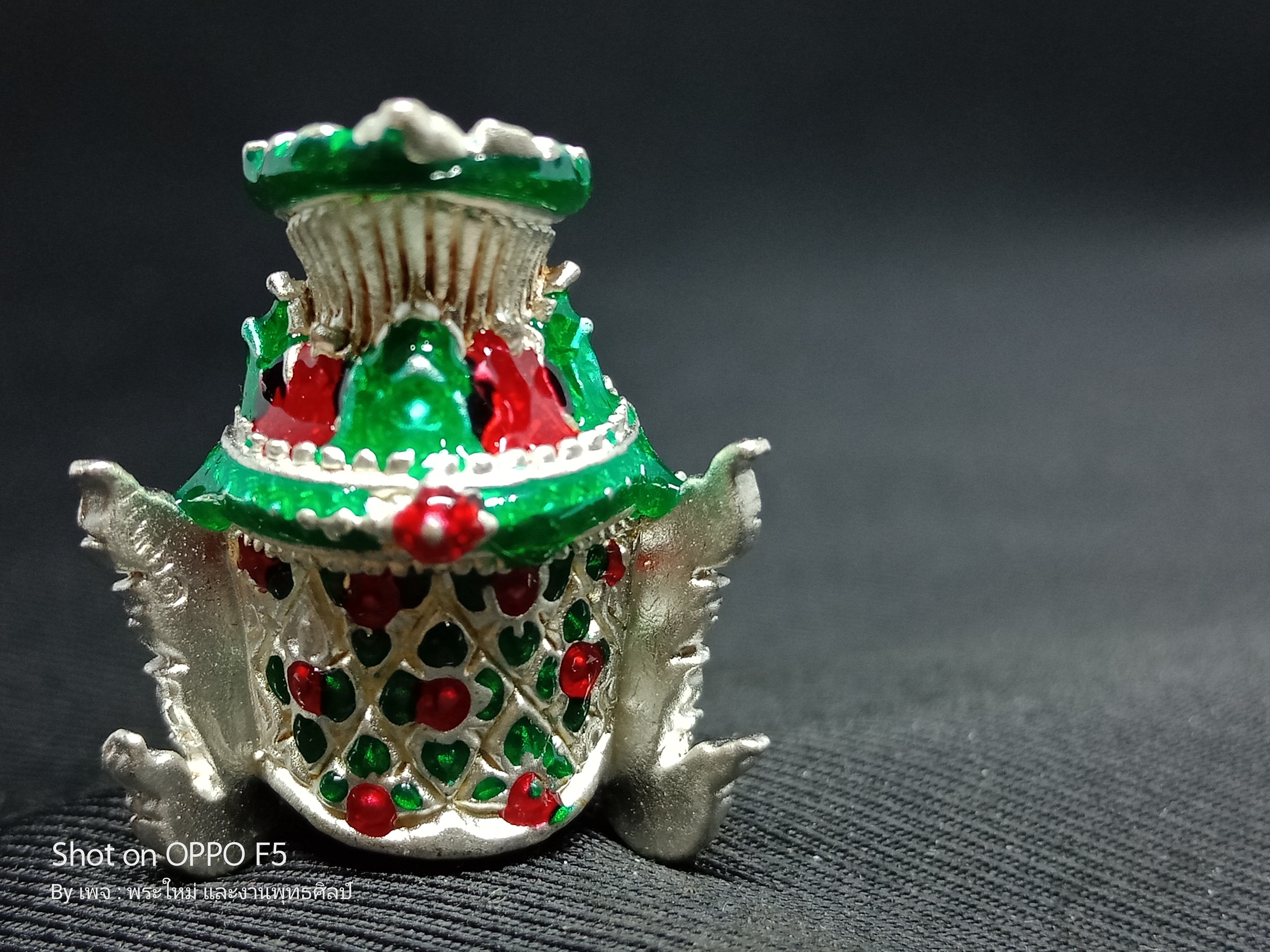 เศียรบรมครูปู่ฤาษี เนื้อ : สำริดชุบเงินปัดหน้าทองลงยาเขียวแดง