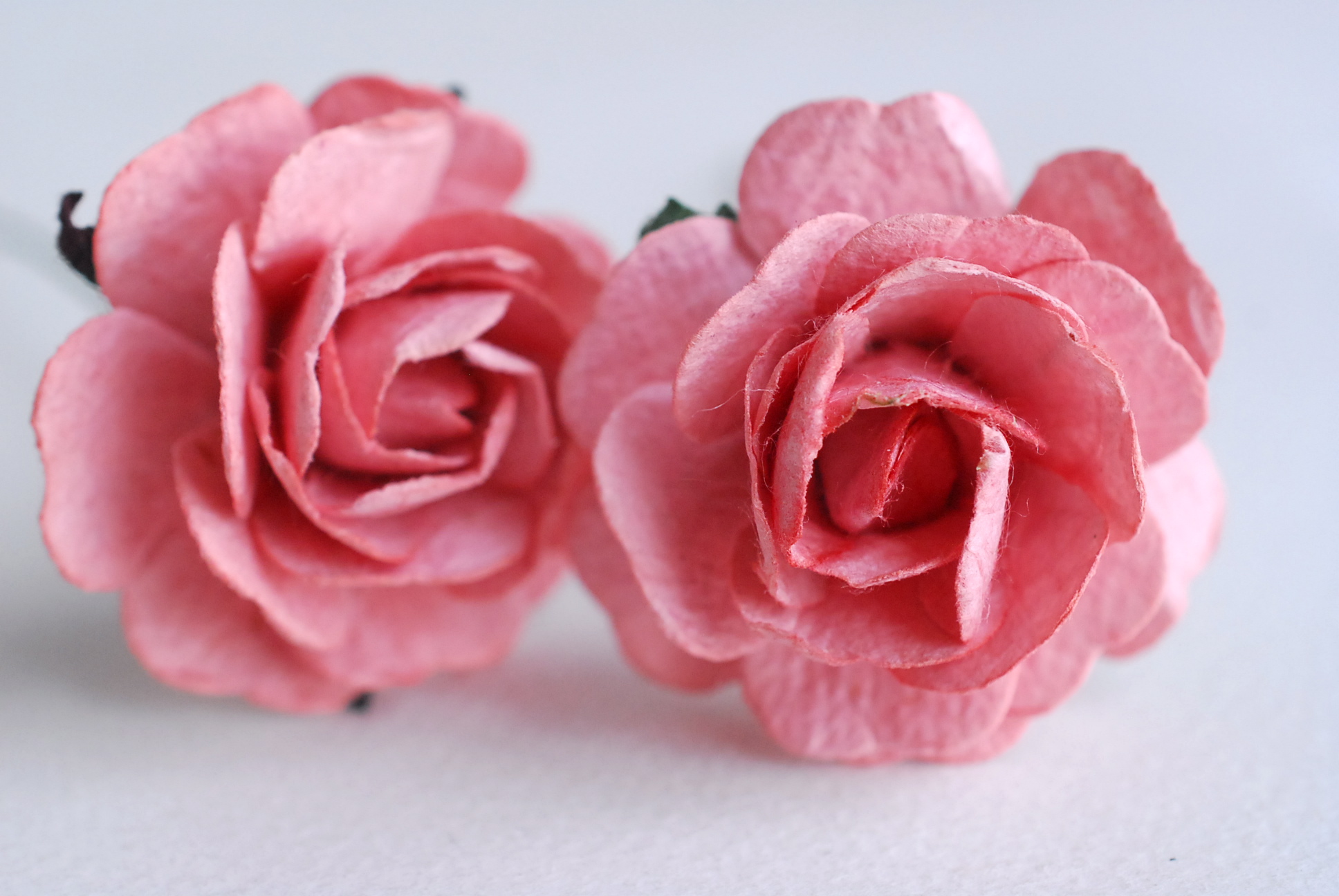 ดอกไม้กระดาษสา ดอกกุหลาบกระดาษสา ดอกไม้กุหลาบ ดอกไม้ประดิษฐ์ สำหรับตกแต่ง หรืองานแต่งงาน สีชมพูตุ่น color code #106 ขนาด 3.5 cm. จำนวน 25 ดอก Paper flowers, handmade flowers, small roses paper size 3.5 cm. 25 pieces, pink dusty color.