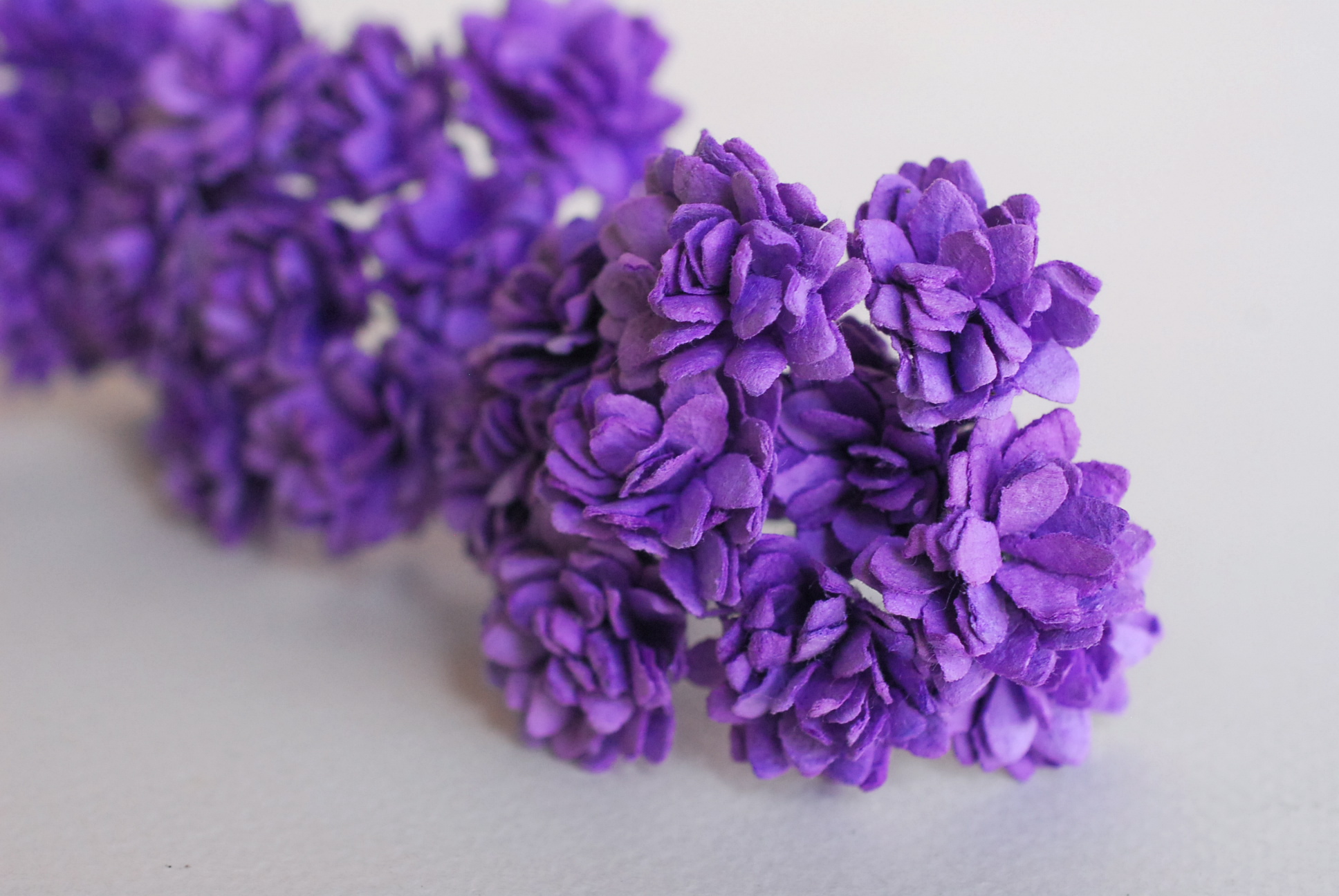 ดอกไม้ประดิษฐ์, ดอกไม้กระดาษสา, ดอก gypsophila, ดอกยิปโซ งานประดิษฐ์ตกแต่งของชำร่วย, ดอกไม้ทำพานพุ่ม,พานพวงมาลัย, พานรับไหว้, ขนาด 2 cm. สีม่วง
