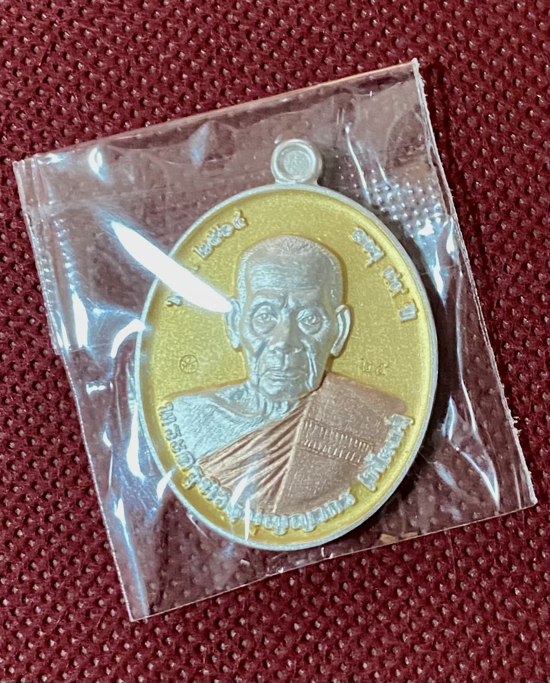 เหรียญสร้างบารมี เนื้อสามกษัตริย์ พื้นทอง องค์เงิน จีวรนาก หลวงปู่พัฒน์ วัดห้วยด้วน ปี 64