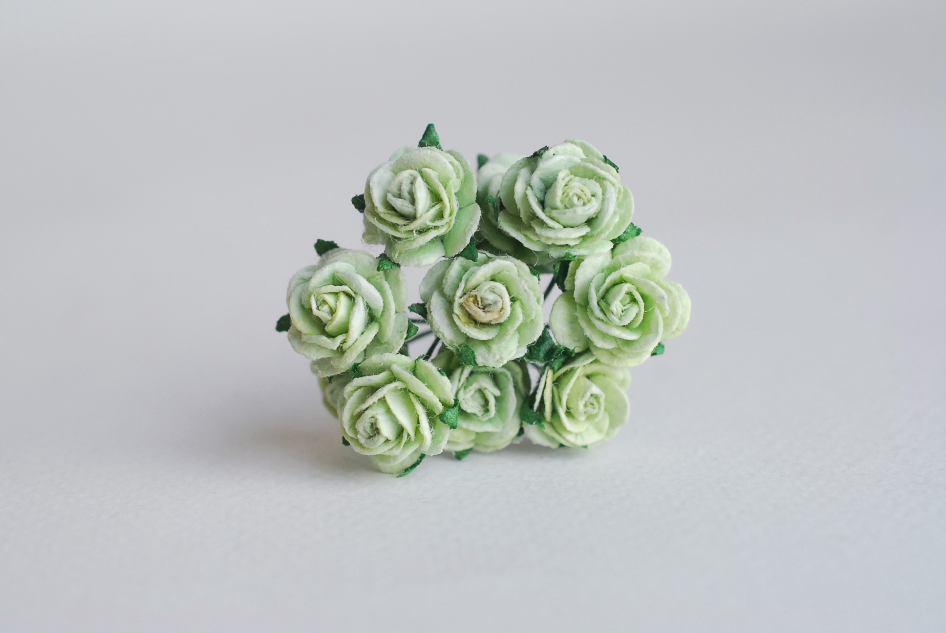 ดอกไม้กุหลาบกระดาษ, ดอกกุหลาบกระดาษสา ดอกกุหลาบจิ๋ว ดอกกุหลาบกระดาษสา สำหรับประดับ ตกแต่งของชำร่วย, งานแต่งงาน สีMIXED เขียวเข้ม เขียวตุ่น ชมพู พีชอ่อน ขาวof-white ขนาด 1.5 cm. จำนวน 100 ดอก