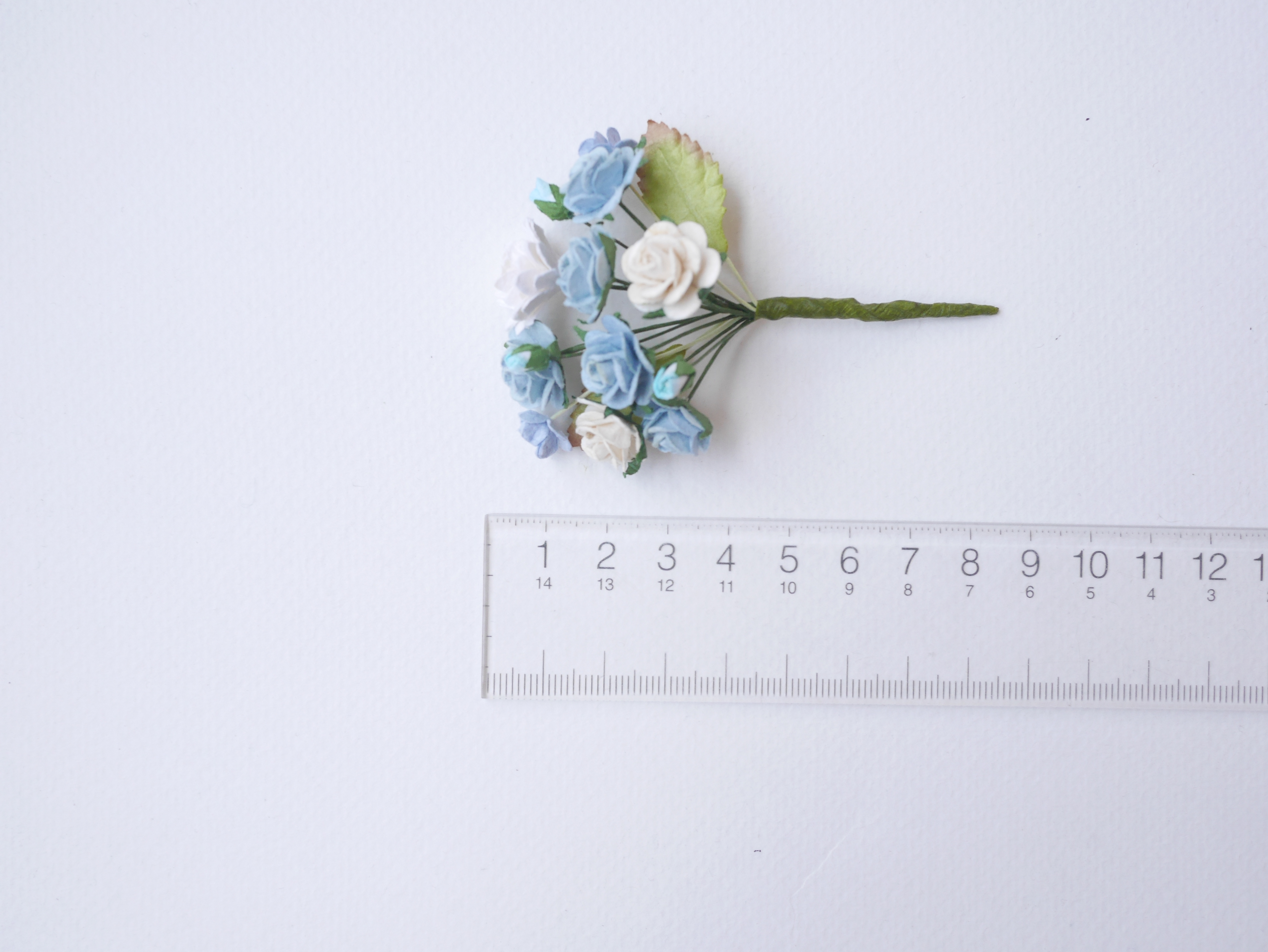 ช่อดอกไม้กระดาษ 4 ชิ้น ดอกไม้ประดับ งานแต่งงาน งานประดิษฐ์ ของชำร่วย ดอกไม้กระดาษสา งานแต่งงาน DIY wedding boutonniere or making centerpieces gift decoration, pale blue and white color.