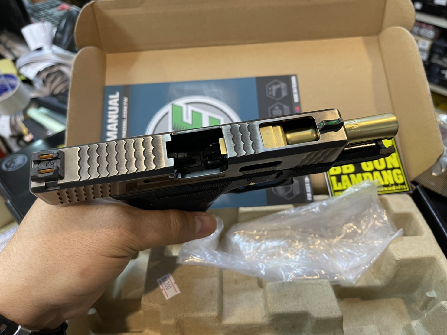WE Glock19 G-Force Custom – เฟรมดำ สไลด์เงิน ลำกล้องทอง