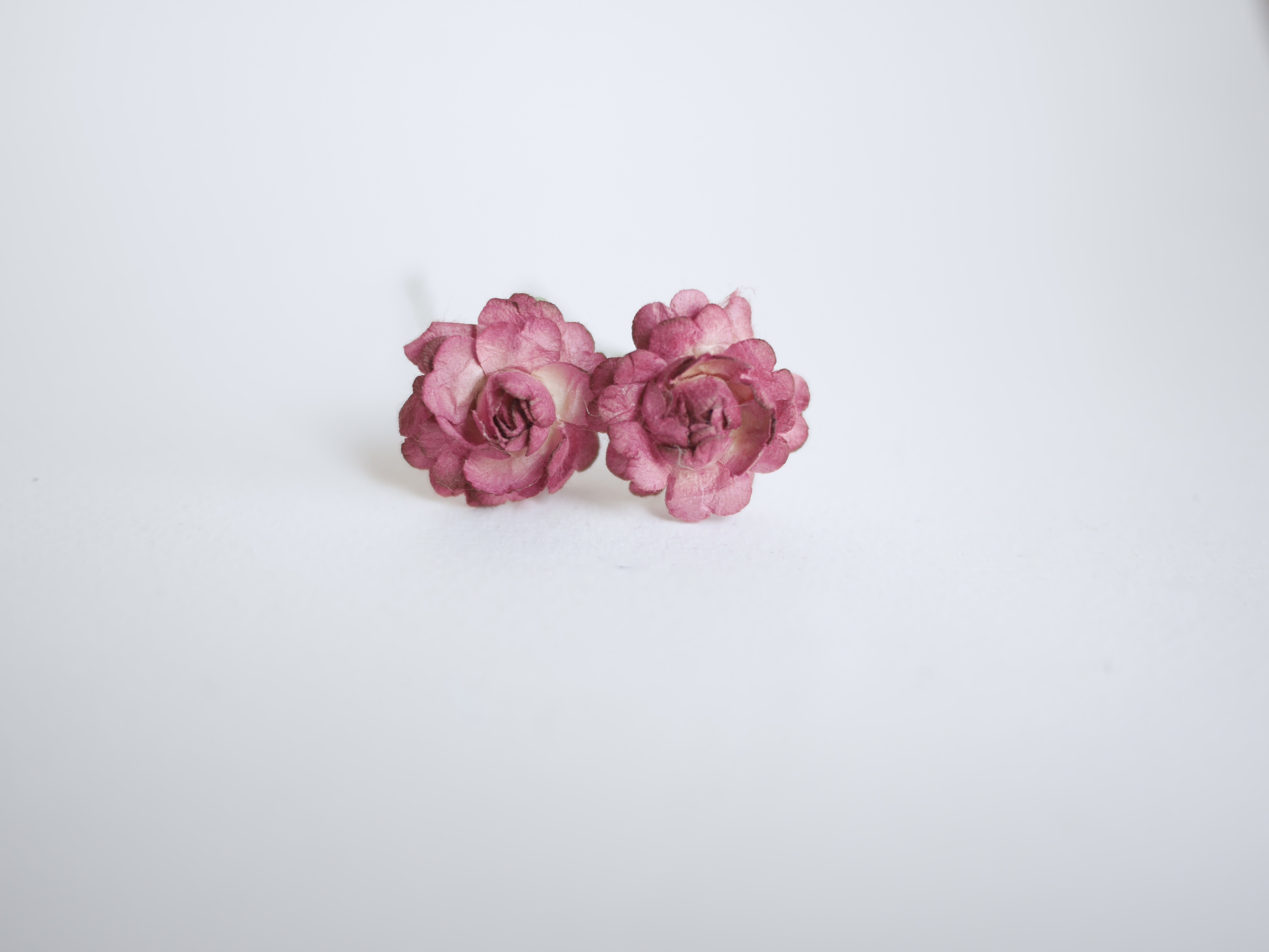 ดอกไม้กระดาษสา, ดอกไม้ตกแต่ง, ของชำร่วย, ดอกกุหลาบ สีเลือดหมู จำนวน 10 ดอก Paper flower, English peony Ranunculus roses 10 pcs., size 3 cm., burgundy color.