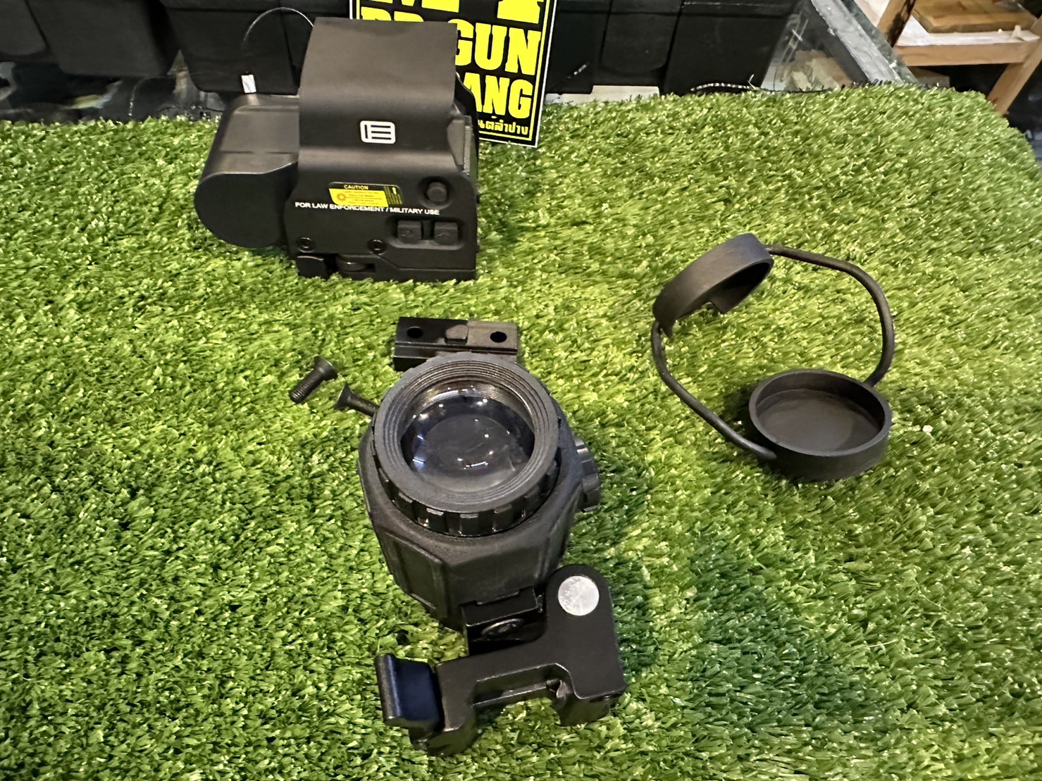 Dot: ซูมหลัง EOTECH