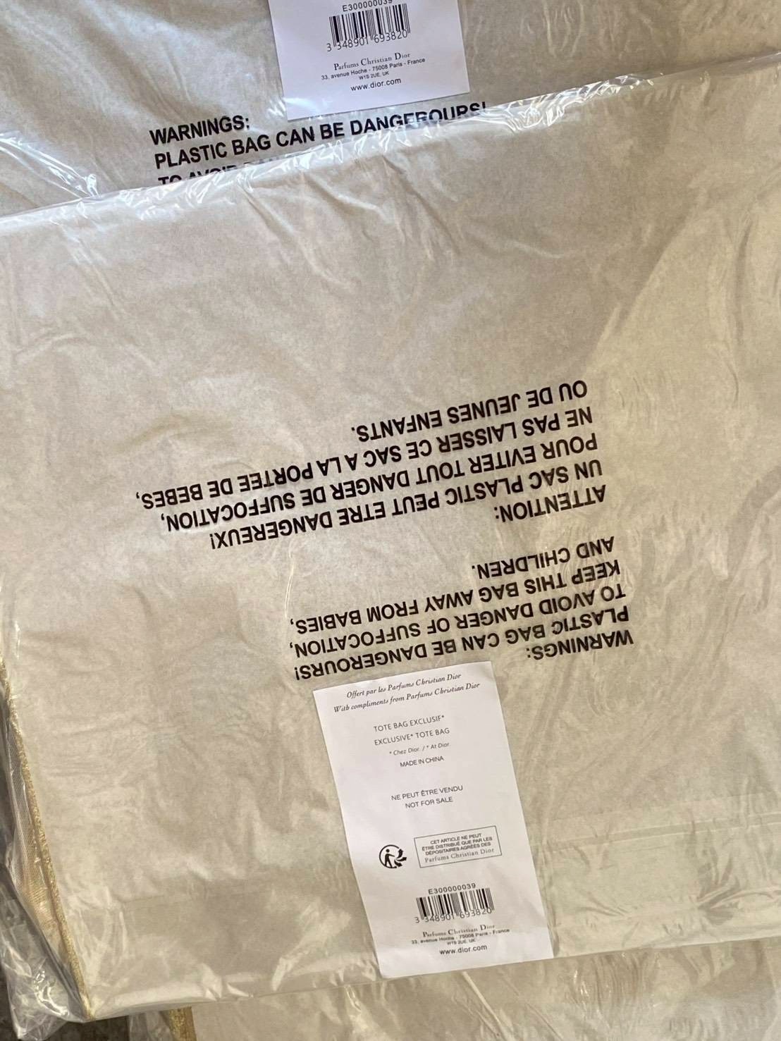 กระเป๋าสะพาย Dior VIP Lucky Stars Tote Bag Exclusive - สีทอง ลายดาว