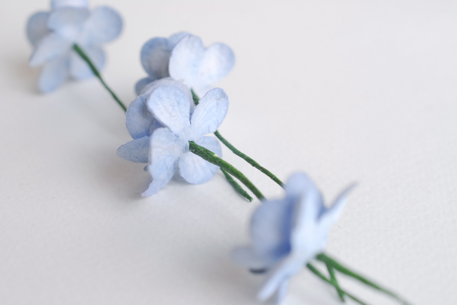 ดอกไม้กระดาษสา ดอกซากุระกระดาษ ดอกไม้กระดาษสาราคาส่ง ดอกไม้กระดาษสำหรับตกแต่งของชำร่วย งานแต่งงาน ทำช่อดอกไม้ติดอกเจ้าบ่าว ข้อมือดอกไม้เจ้าสาว ขนาด2.5 cm. 50 ดอก Paper flowers supplies: DIY wedding tools Cherry blossom (Sakura) 50 pcs. size 2.5 cm. pale b