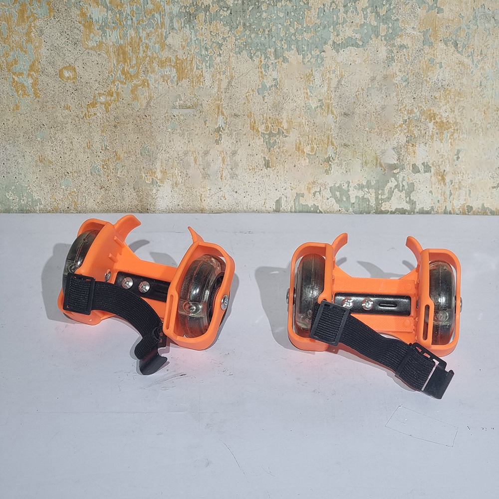 [0231] สเก็ตติดรองเท้า ถอดง่าย ควบคุมง่าย สำหรับเด็ก ใช้แทนเดิน PVC