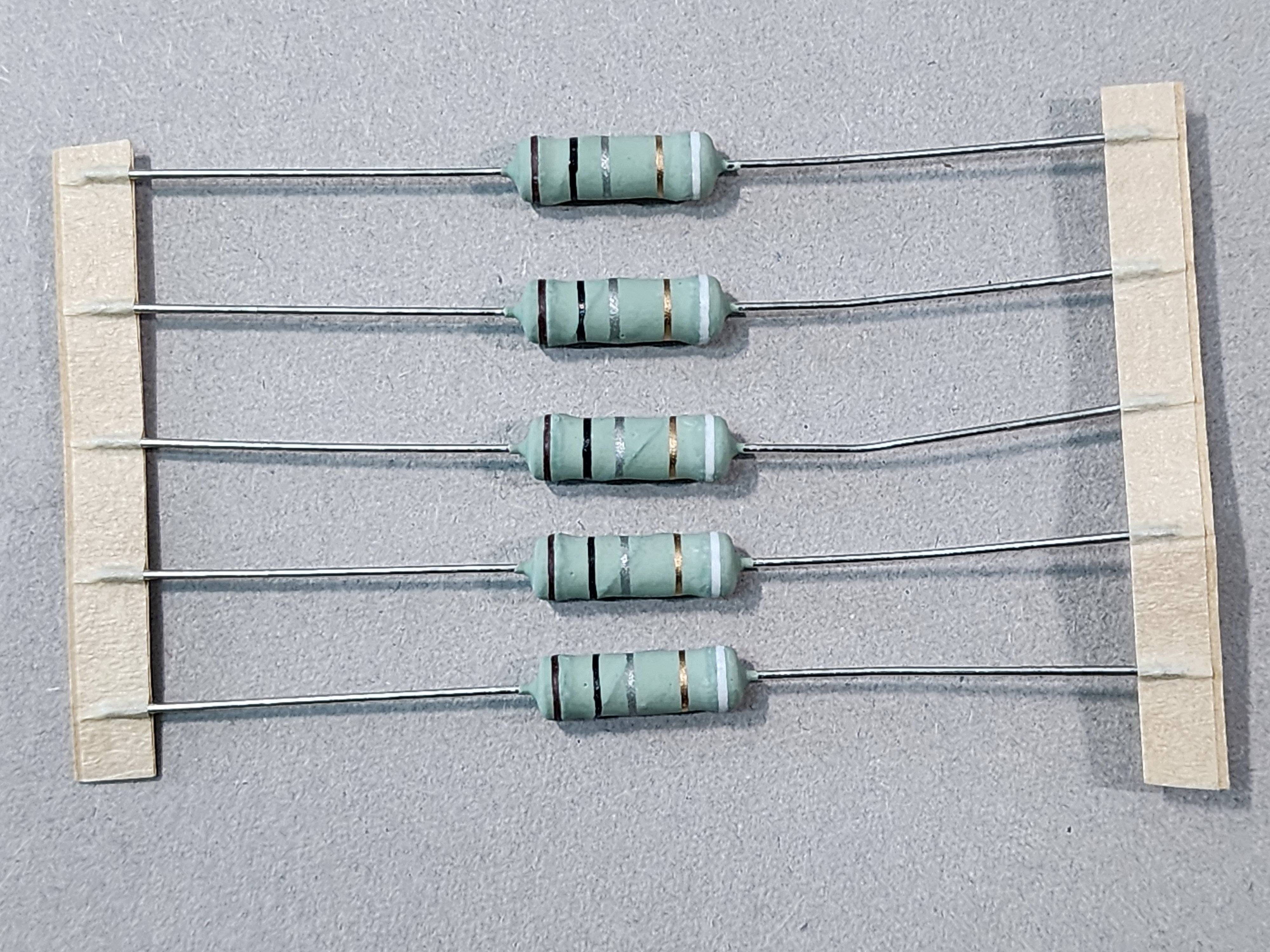 ตัวต้านทาน 0.1 Ohm สีอะไรบ้าง ตามรูปอ่านค่าได้กี่โอห์ม