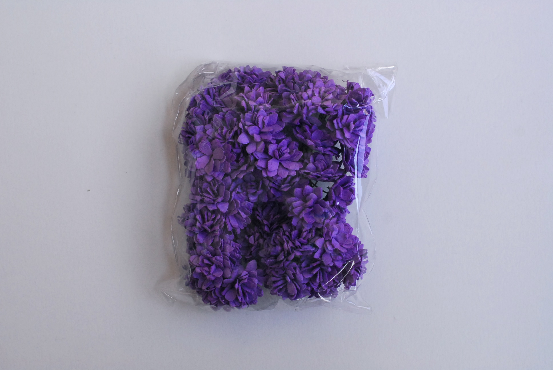 ดอกไม้ประดิษฐ์, ดอกไม้กระดาษสา, ดอก gypsophila, ดอกยิปโซ งานประดิษฐ์ตกแต่งของชำร่วย, ดอกไม้ทำพานพุ่ม,พานพวงมาลัย, พานรับไหว้, ขนาด 2 cm. สีม่วง