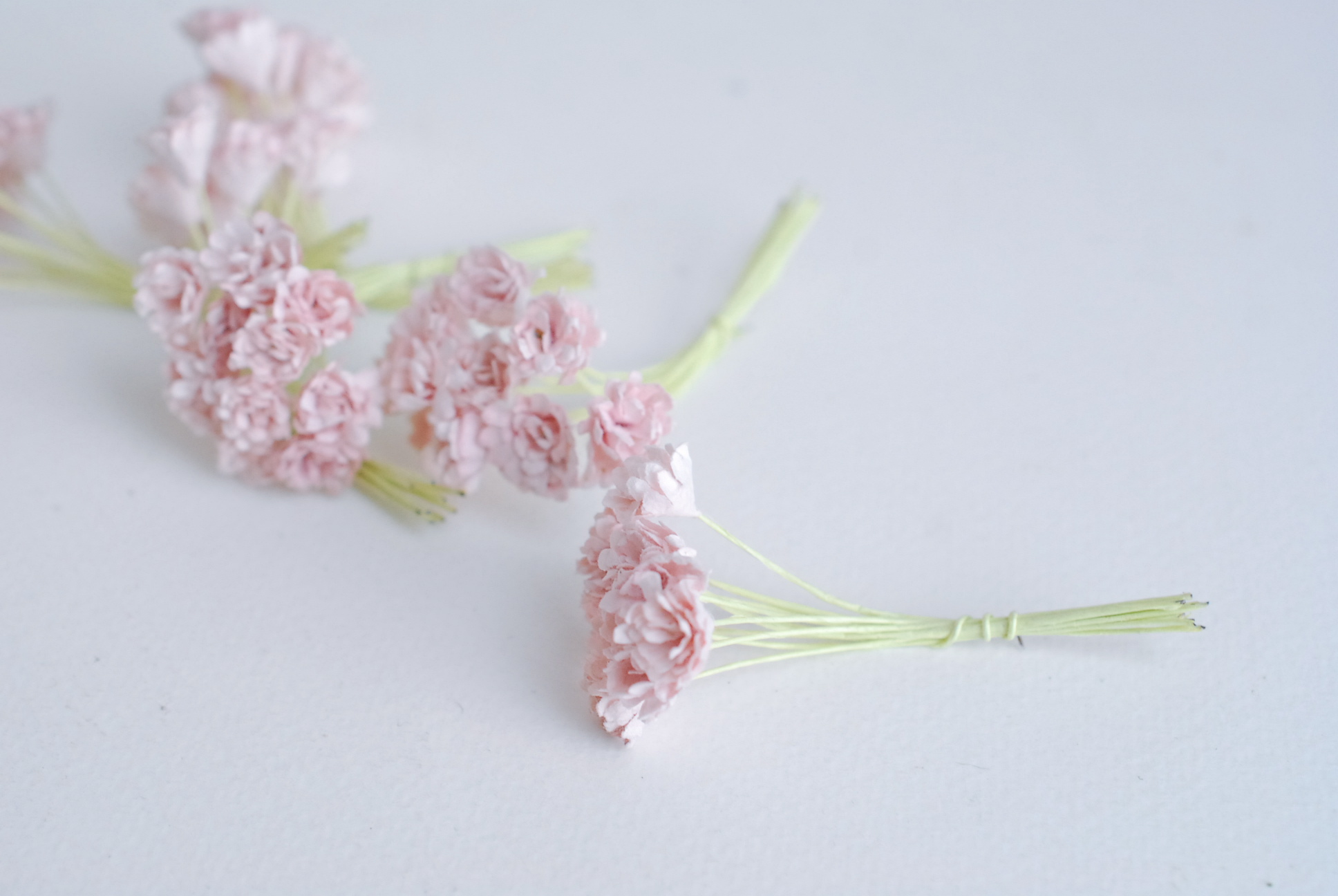 ดอกไม้ประดิษฐ์, ดอกไม้กระดาษสา, ดอก gypsophila, ดอกยิปโซ งานประดิษฐ์ตกแต่งของชำร่วย, ดอกไม้ทำพานพุ่ม, พานรับไหว้, ขนาด 1 cm. สีชมพูอ่อน