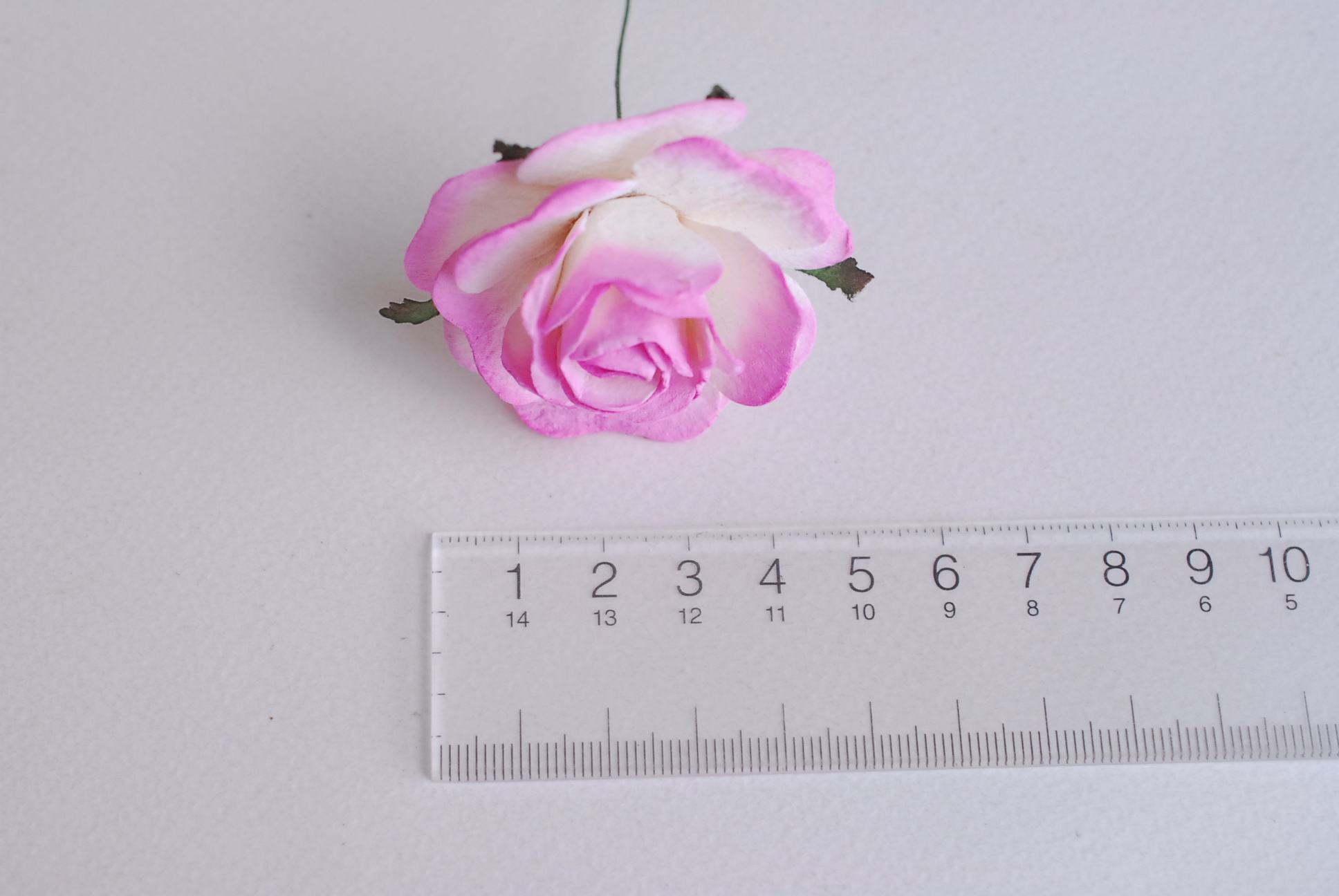 ดอกไม้กระดาษสา,paper flowers ดอกไม้ประดิษฐ์ ดอกไม้กระดาษสำหรับตกแต่ง สำหรับของชำร่วย, งานแต่งงาน, ดอกกุหลาบ PUL4-4 N ขนาด 4.5 cm. สีชมพูปัดขาวcode color518