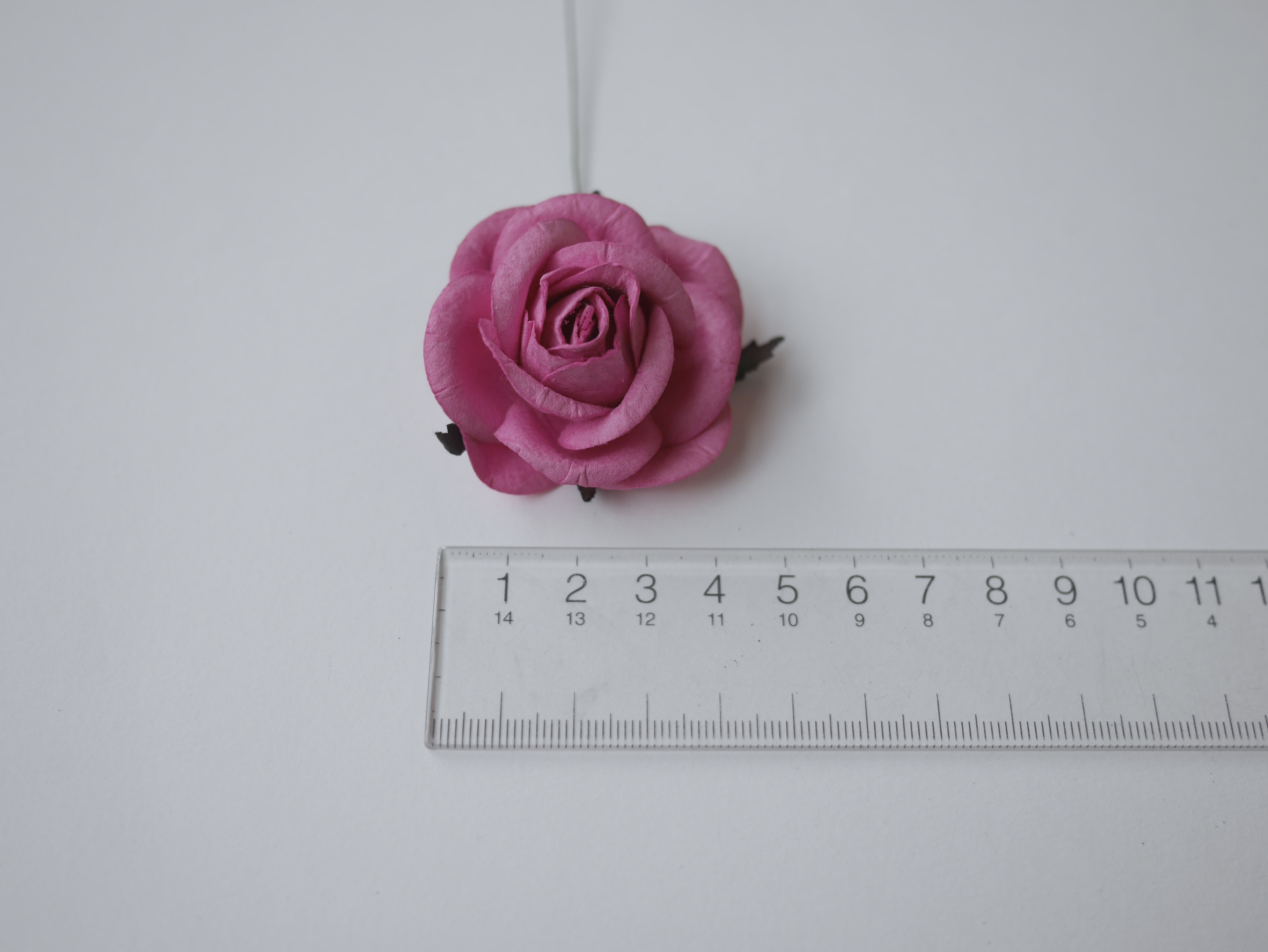 ดอกไม้กระดาษสา ดอกกุหลาบกระดาษ ดอกไม้กระดาษสา งานประดิษฐ์ ราคาส่ง ขนาด 4.5 cm., สำหรับของชำร่วย, งานแต่งงาน,สีบานเย็น Paper flower,20 Pieces mulberry rose, 4.5 cm. medium magenta color