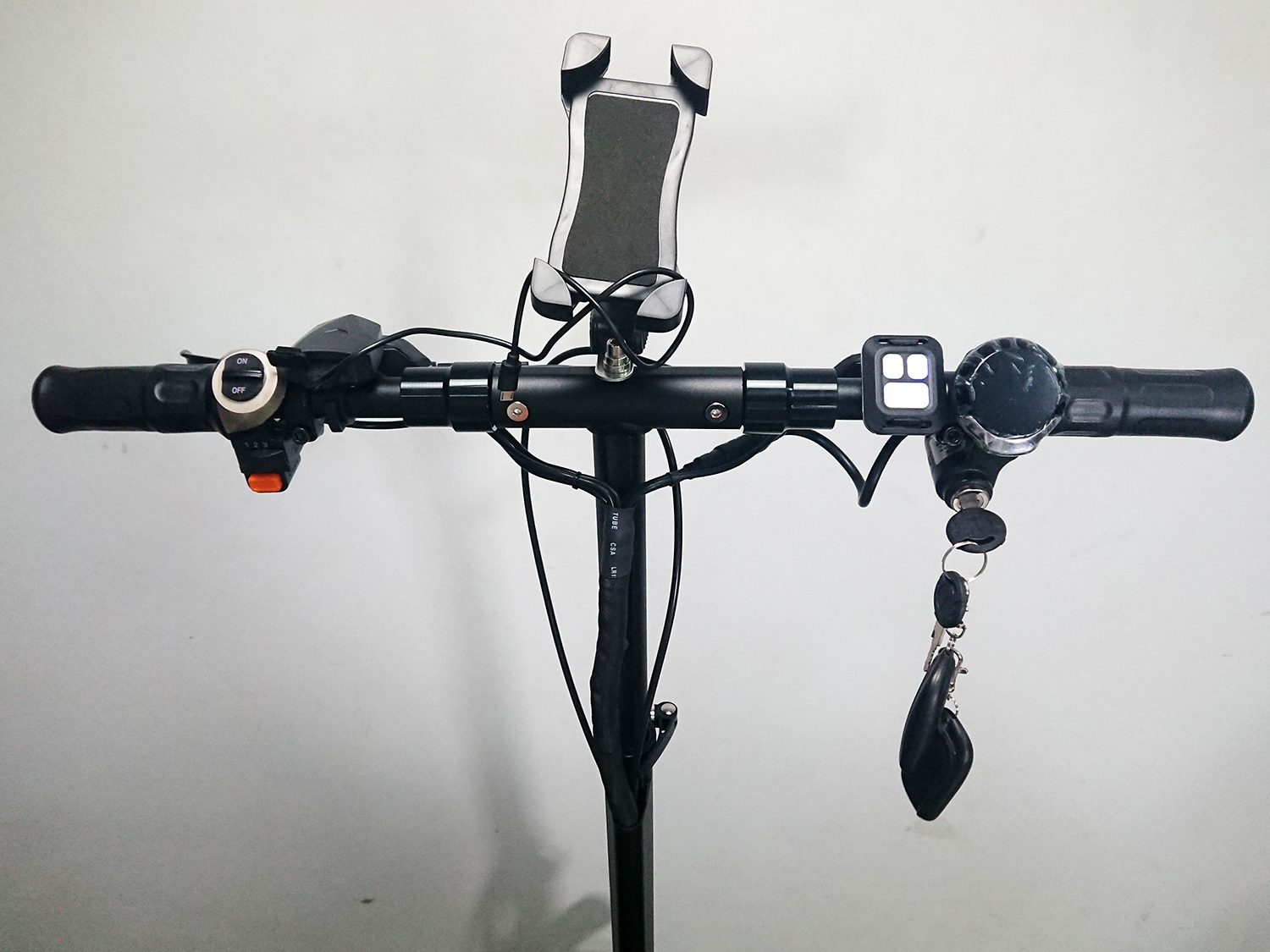 [0601] สกู็ตเตอร์ไฟฟ้า รุ่น BigScoot ล้อ 11 นิ้ว แบตเตอรี่ 60V ใช้เดินทางจริงจัง ฟังก์ชั่นเพียบ Electric scooter