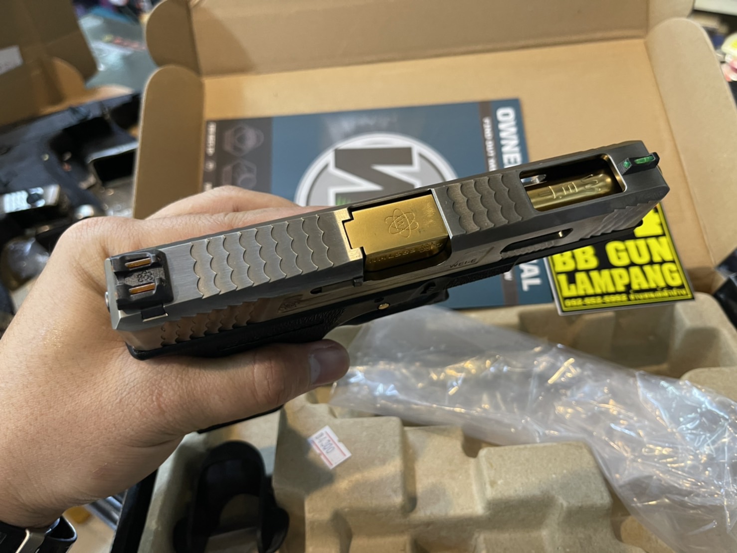WE Glock17 Custom G-Force – เฟรมดำ สไลท์เงิน ลำกล้องทอง T5