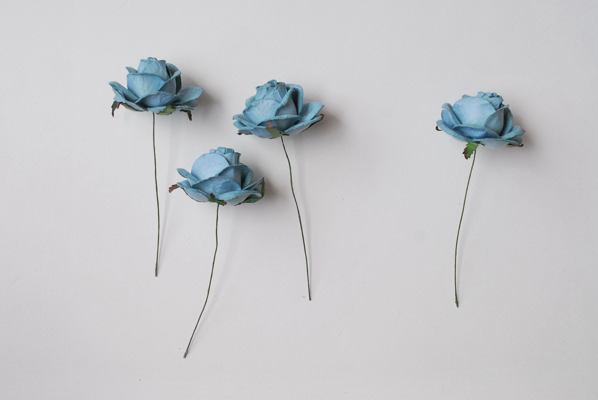 ดอกไม้กระดาษสา ดอกกุหลาบประดิษฐ์ ขนาด 4.5 cm., สำหรับของชำร่วย, งานแต่งงาน, สีน้ำเงินเทอกิช Paper flower,20 Pieces mulberry rose, 4.5 cm. Turkish blue color.