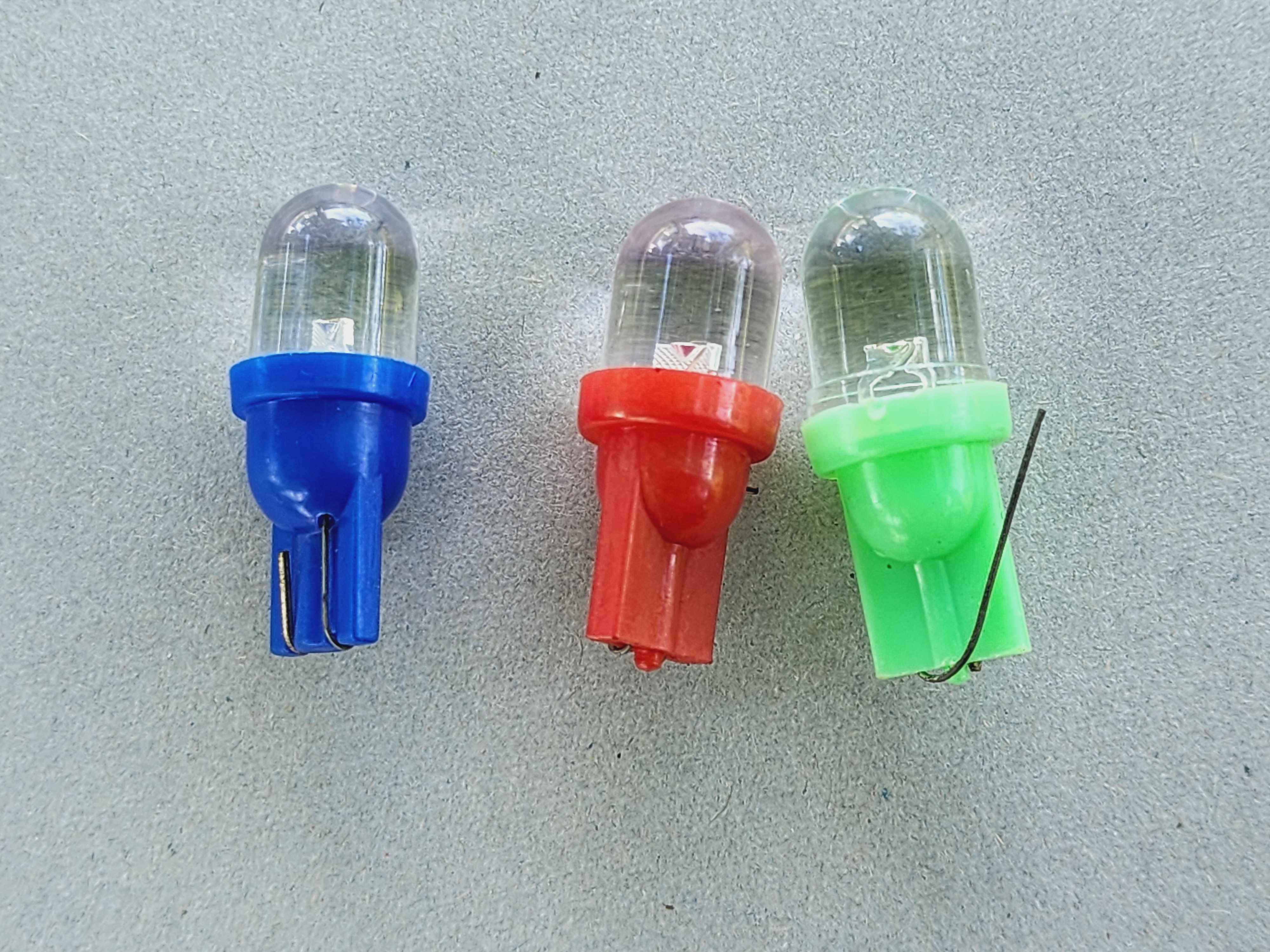 ไดโอดเปล่งแสง หรือ LED ( Light Emitting Diode ) แบบต่างๆ