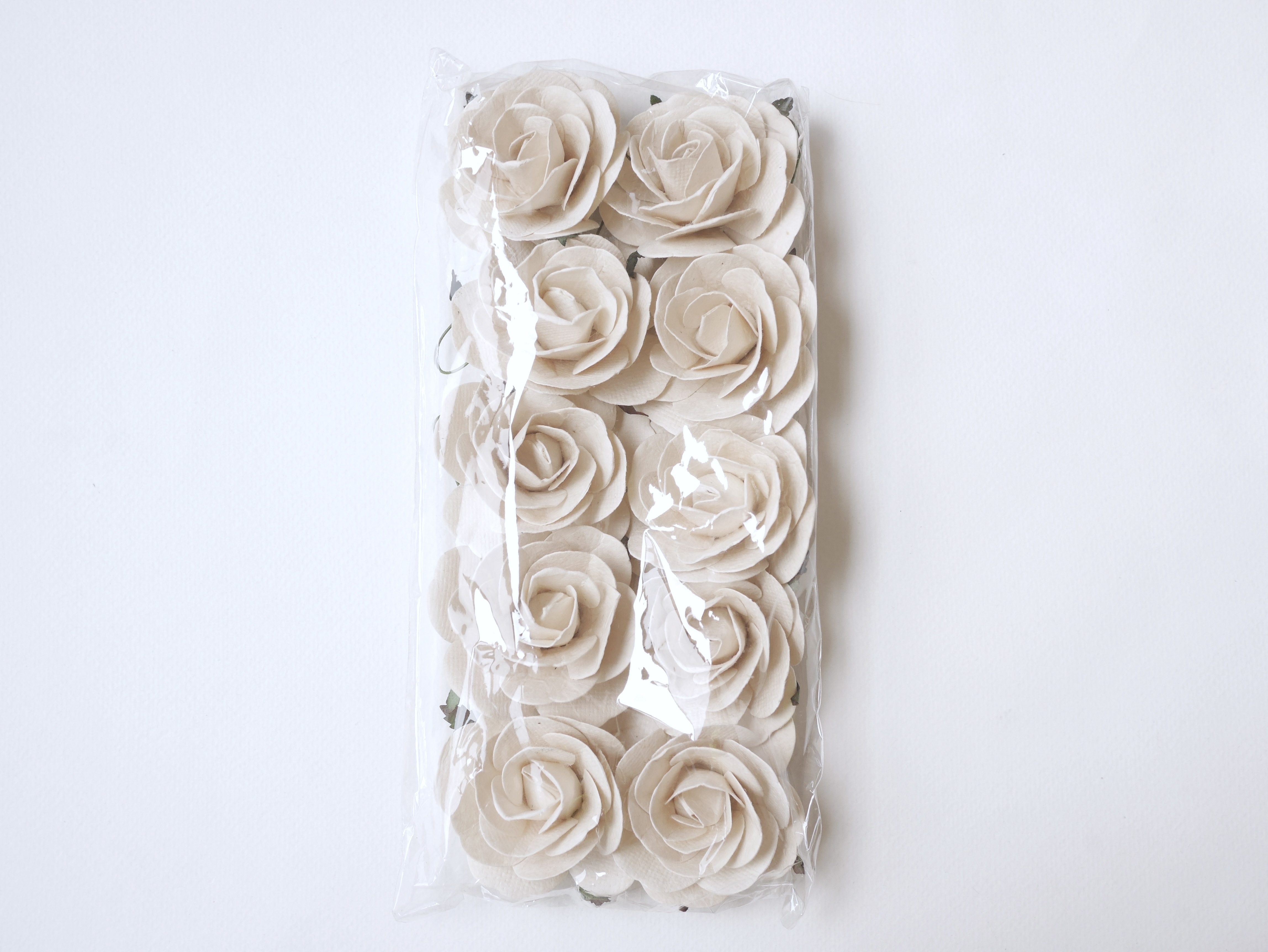ดอกไม้กระดาษสา ขนาด 6.5 cm., สำหรับของชำร่วย, งานแต่งงาน, สีขาวตุ่น Paper flower, handmade flowers supplies, wedding decoration:10 Pieces mulberry rose, 6.5 cm. of-white color.