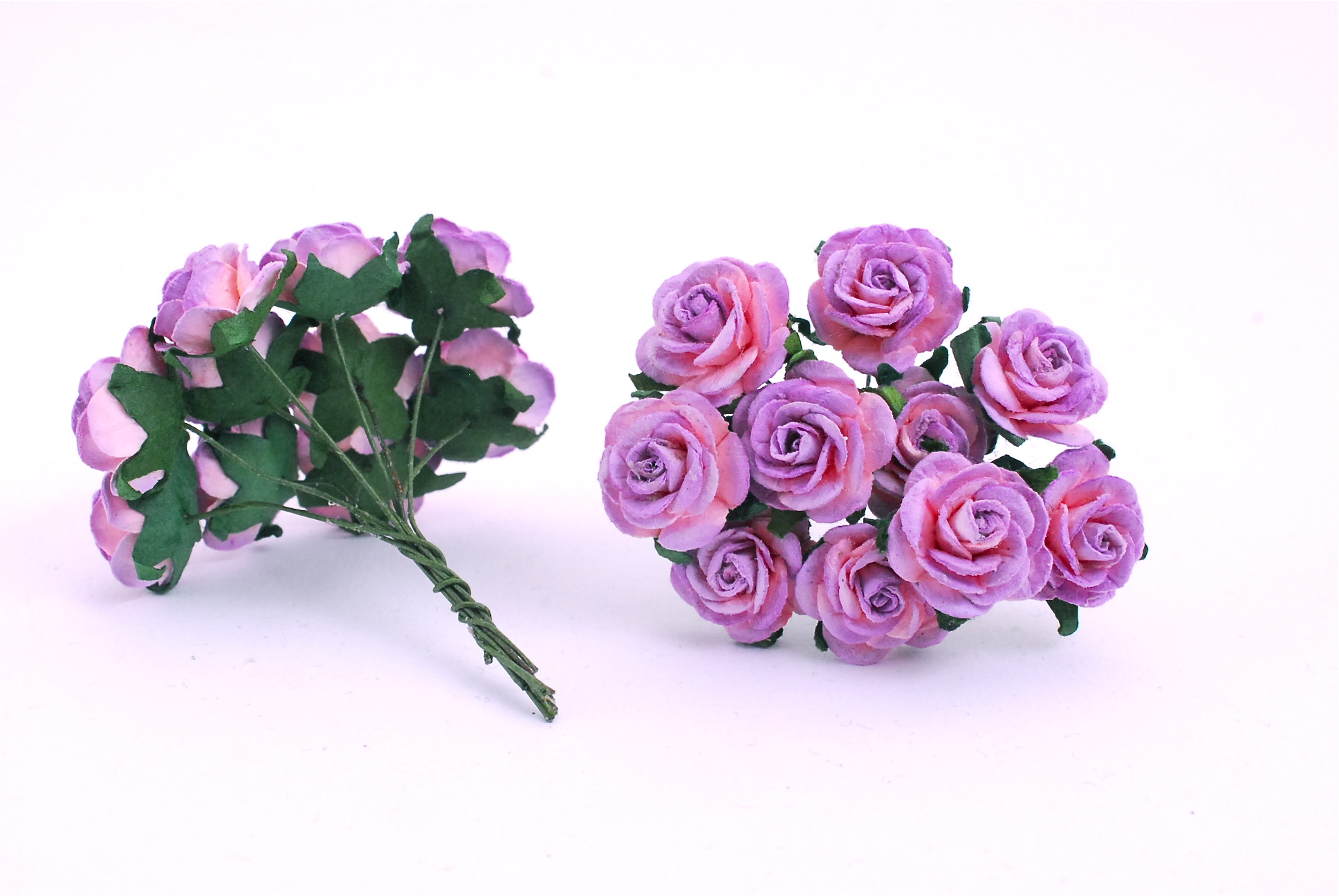 Paper Flowers size 2 cm., mini roses purple brush pink color, 50 pcs. ดอกไม้กระดาษสาสีม่วงปัดชมพูขนาด 2 cm. จำนวน 50 ดอก