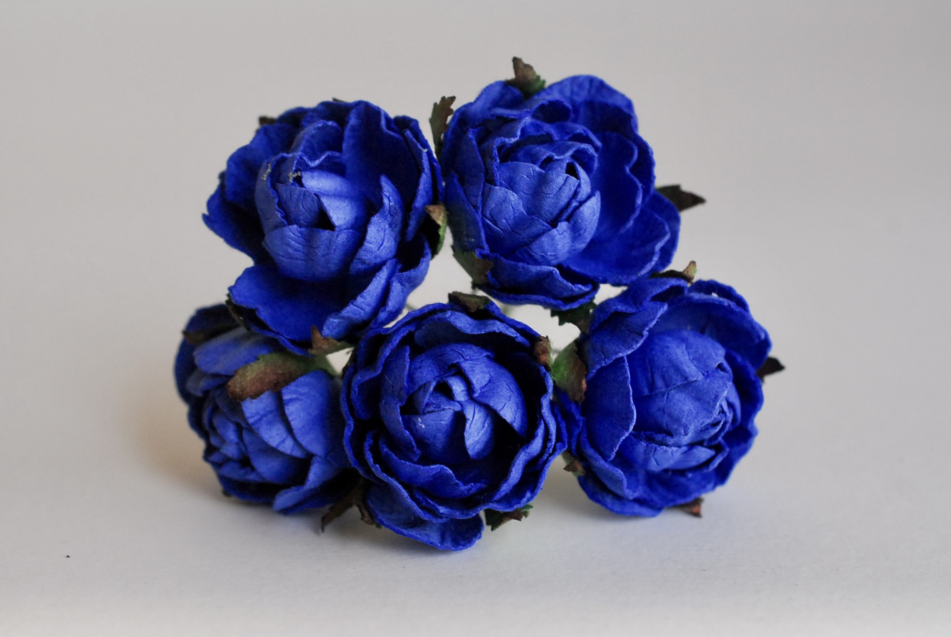 Paper flower, English peony Ranunculus roses 25 pcs., size 3.5 cm., white color. ดอกไม้กระดาษสา ดอกกุหลาบขนาด 3.5 cm. จำนวน 25 ดอก, สีน้ำเงิน ocean blue