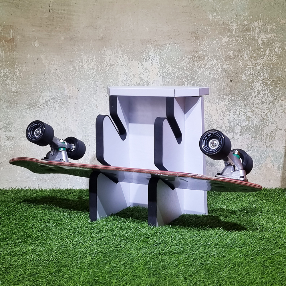 [0102] ชั้นวาง สเก็ตบอร์ด 2-3ชั้น น้ำหนักเบา แข็งแรง นั่งได้ ระวังโดนน้ำ แบบใหม่ ว่างได้เยอะ