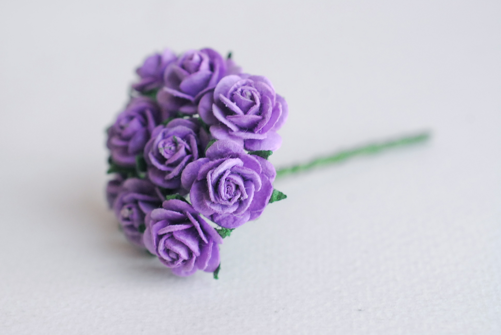 ดอกไม้กุหลาบกระดาษ, ดอกกุหลาบกระดาษสา ดอกกุหลาบจิ๋ว ดอกกุหลาบกระดาษสา สำหรับประดับ ตกแต่งของชำร่วย, งานแต่งงาน สีMIXED ชมพู ม่วง ม่วงเข้ม ฟ้าตุ่น ขนาด 1.5 cm. จำนวน 50 ดอก